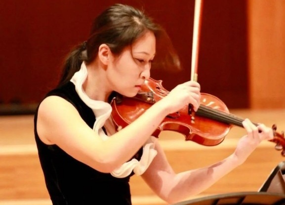 Nghe si violin Trung Quoc tu tu hinh anh
