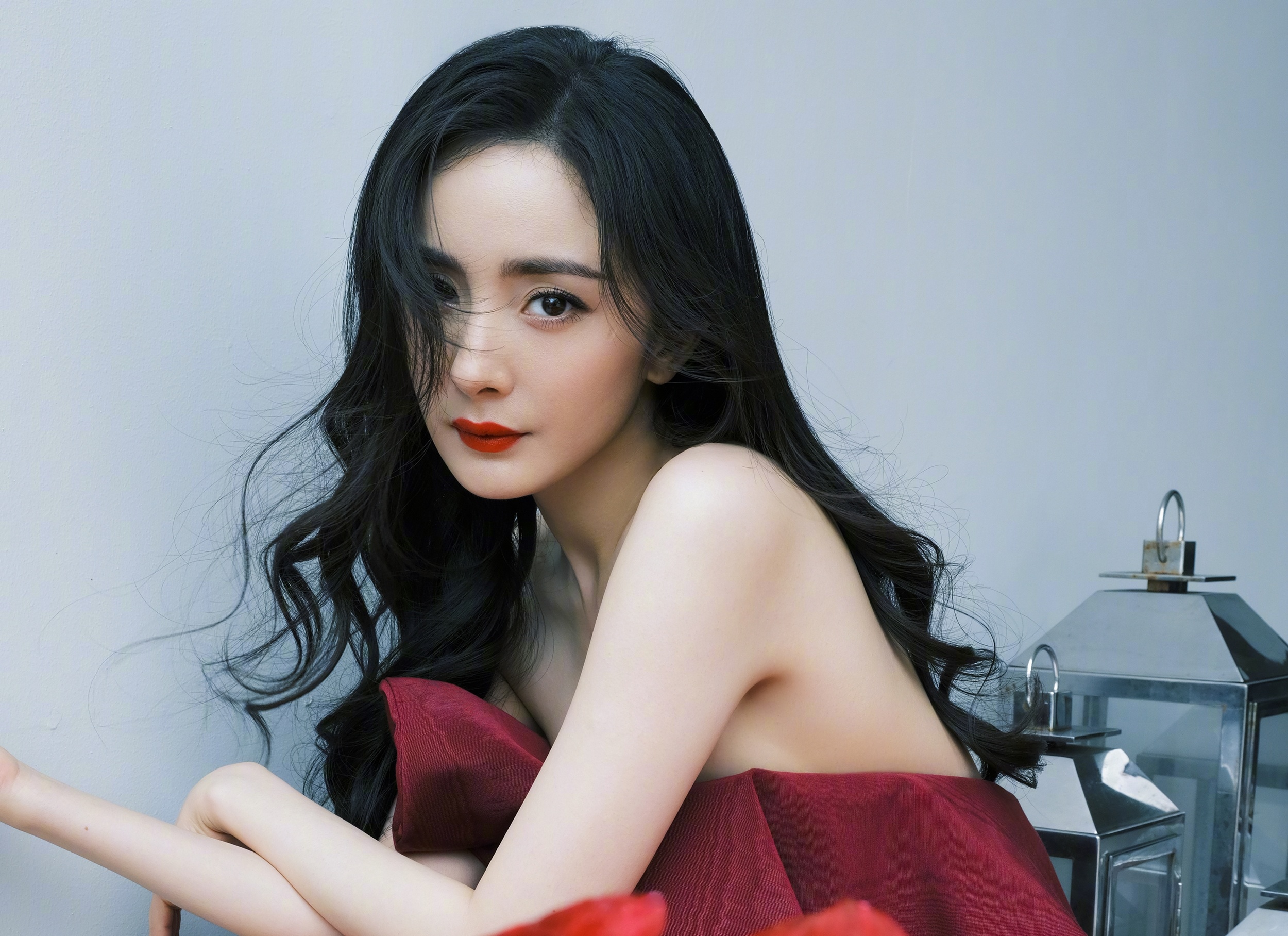 Luu Thi Thi,  Duong Mich dien xuat kem anh 5