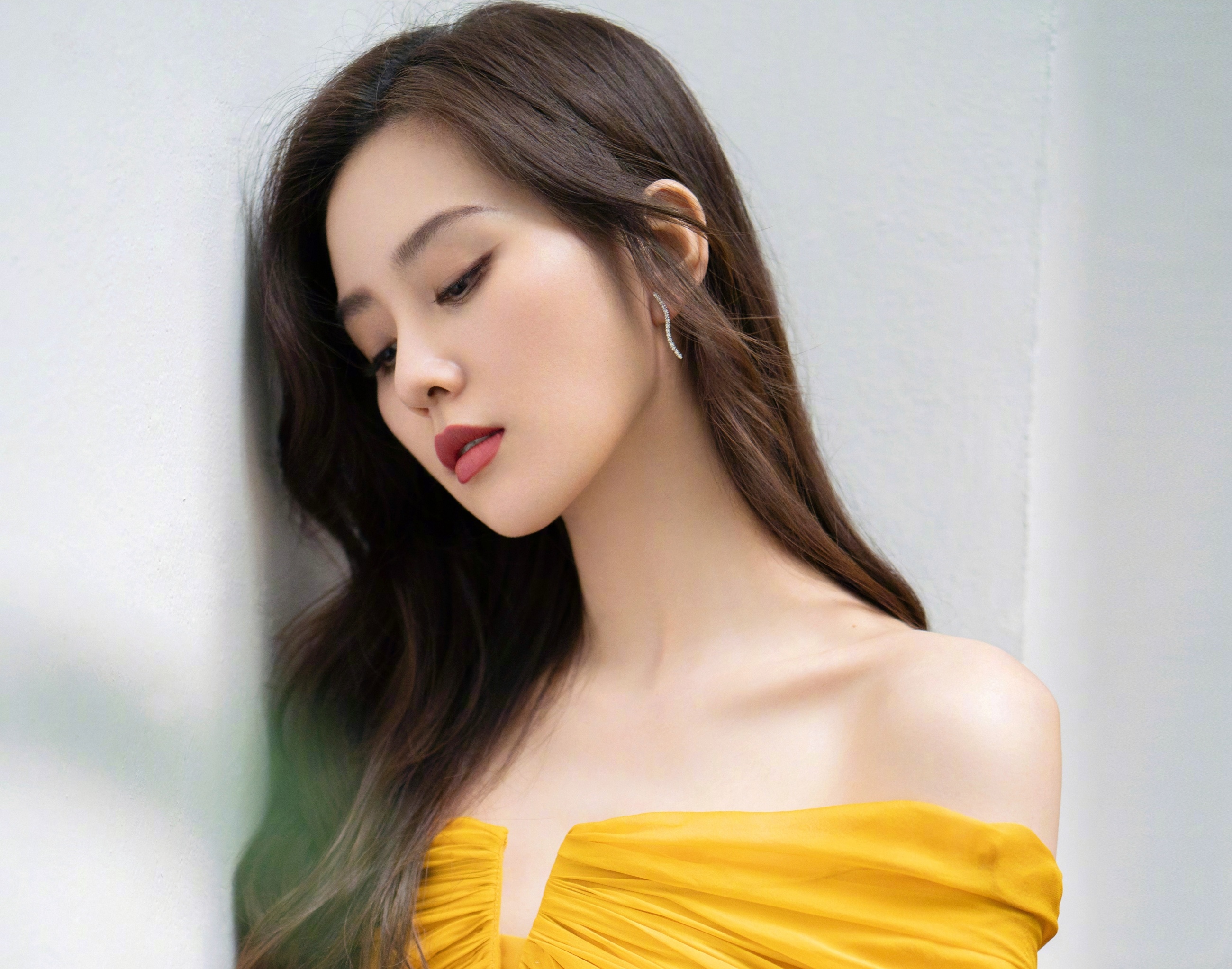 Luu Thi Thi,  Duong Mich dien xuat kem anh 4