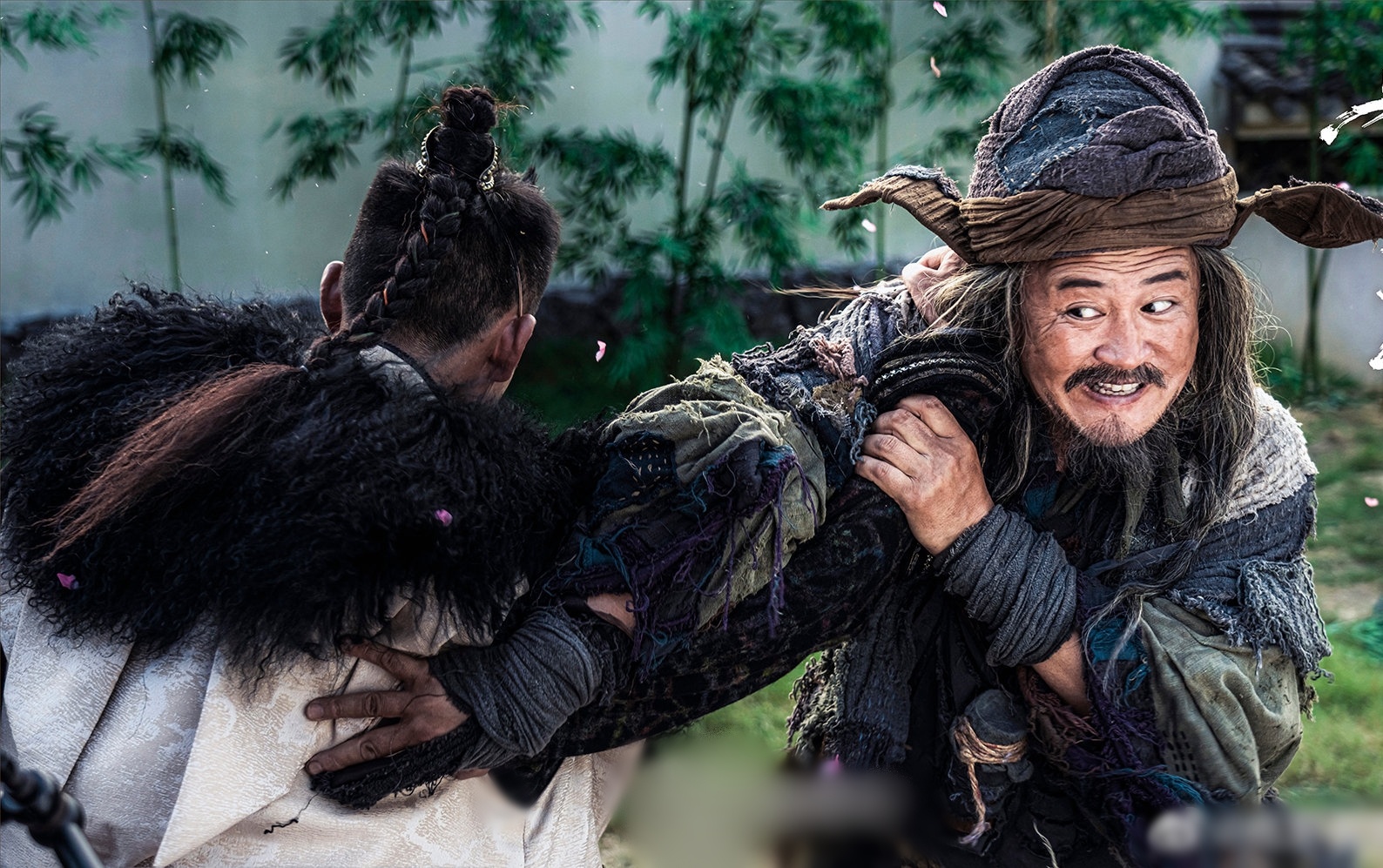 dan dien vien Anh hung xa dieu: Hang long thap bat chuong anh 13