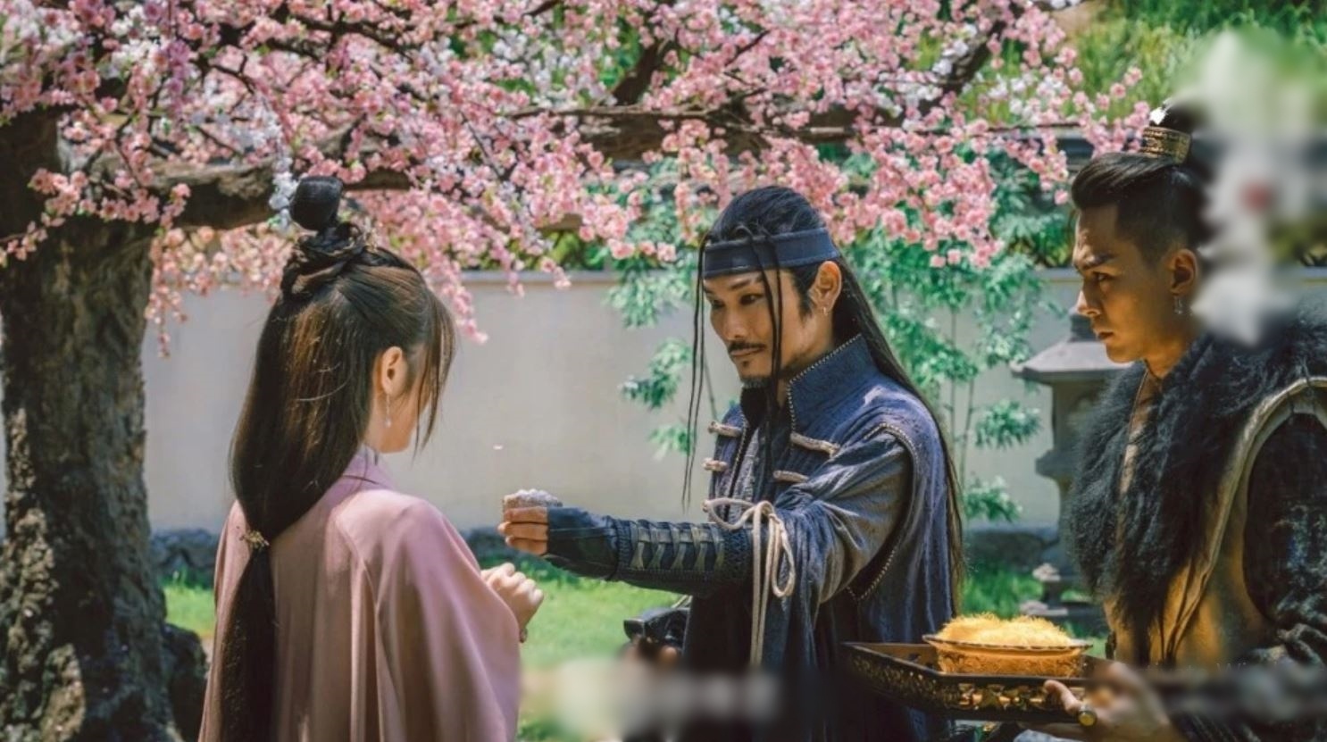 dan dien vien Anh hung xa dieu: Hang long thap bat chuong anh 12