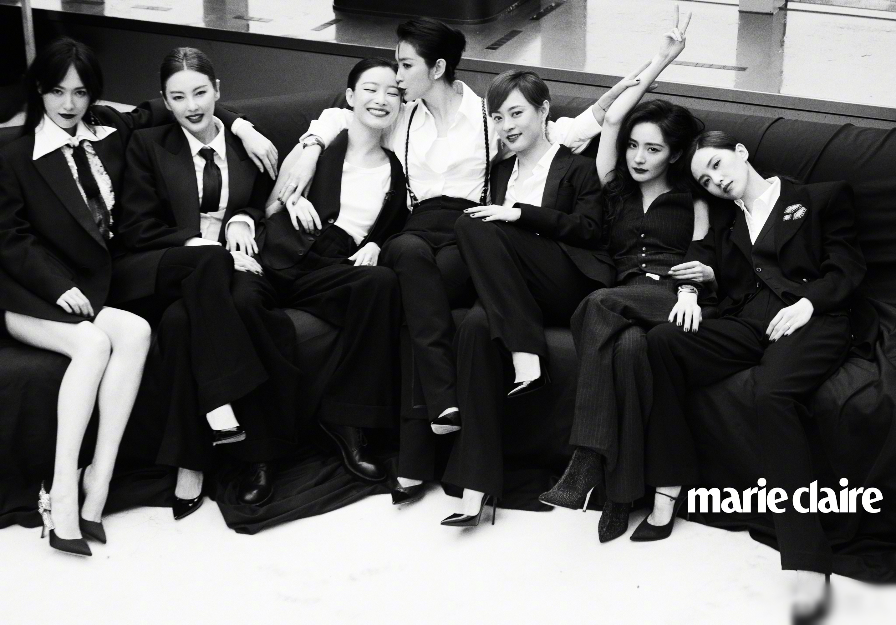 Duong Mich,  Luu Thi Thi,  Duong Yen anh 2