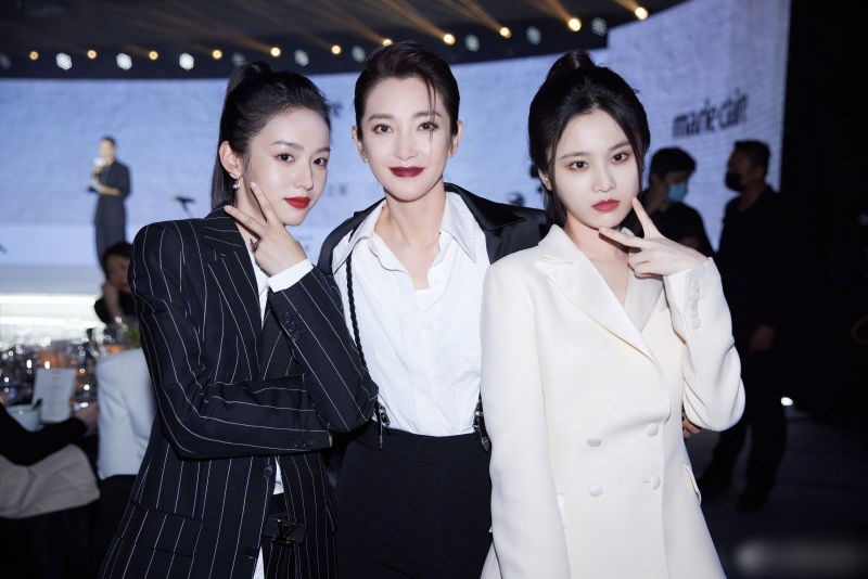 Duong Mich,  Luu Thi Thi,  Duong Yen anh 6