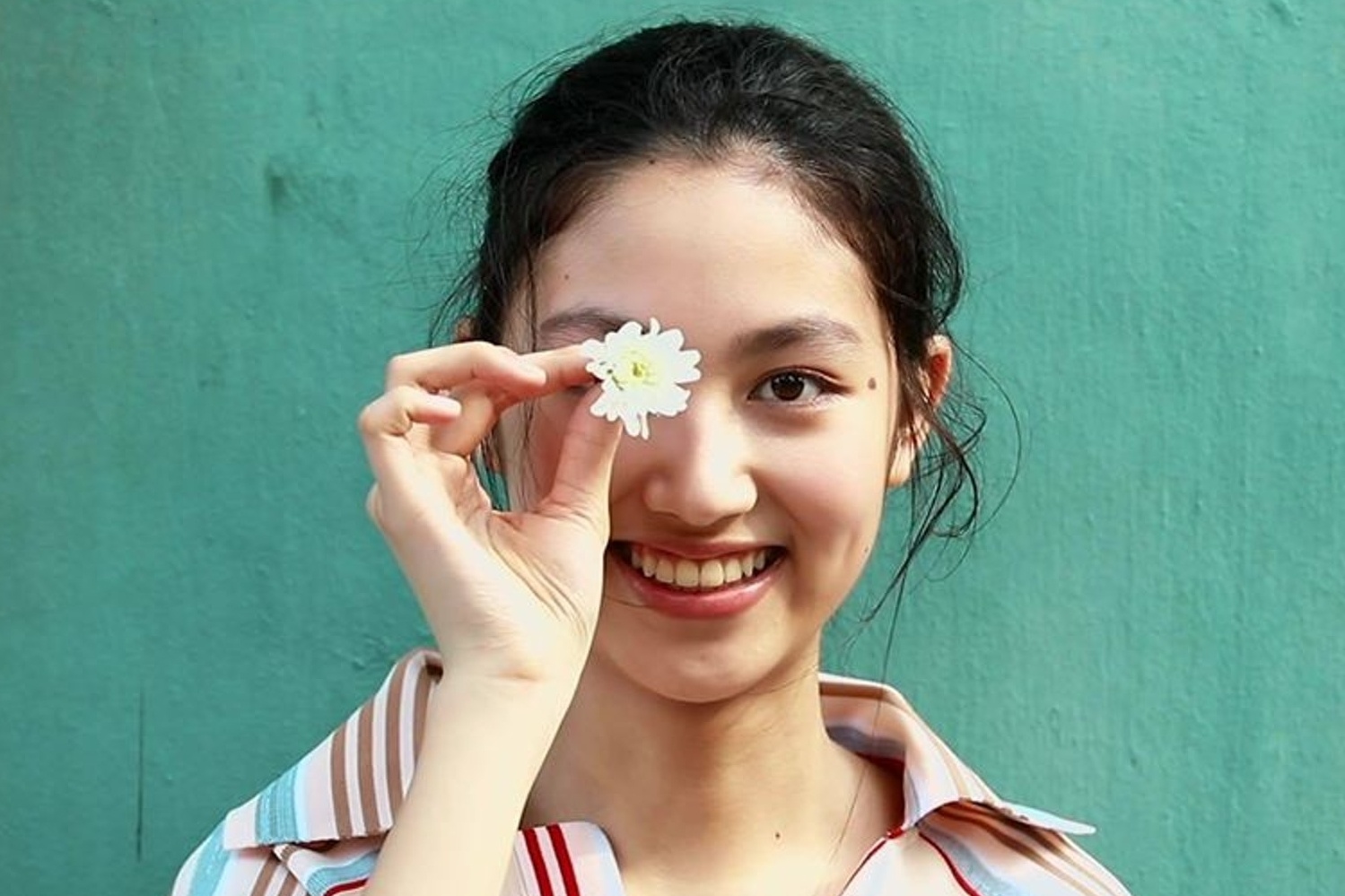 Con gai 17 tuoi cua 'trum phim xa hoi den Hong Kong' hinh anh