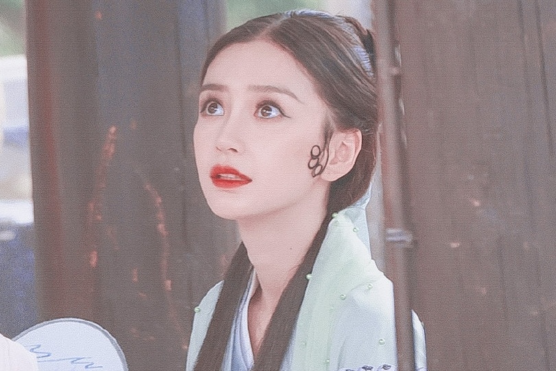 Angelababy bi cat thoi luong khi len song hinh anh