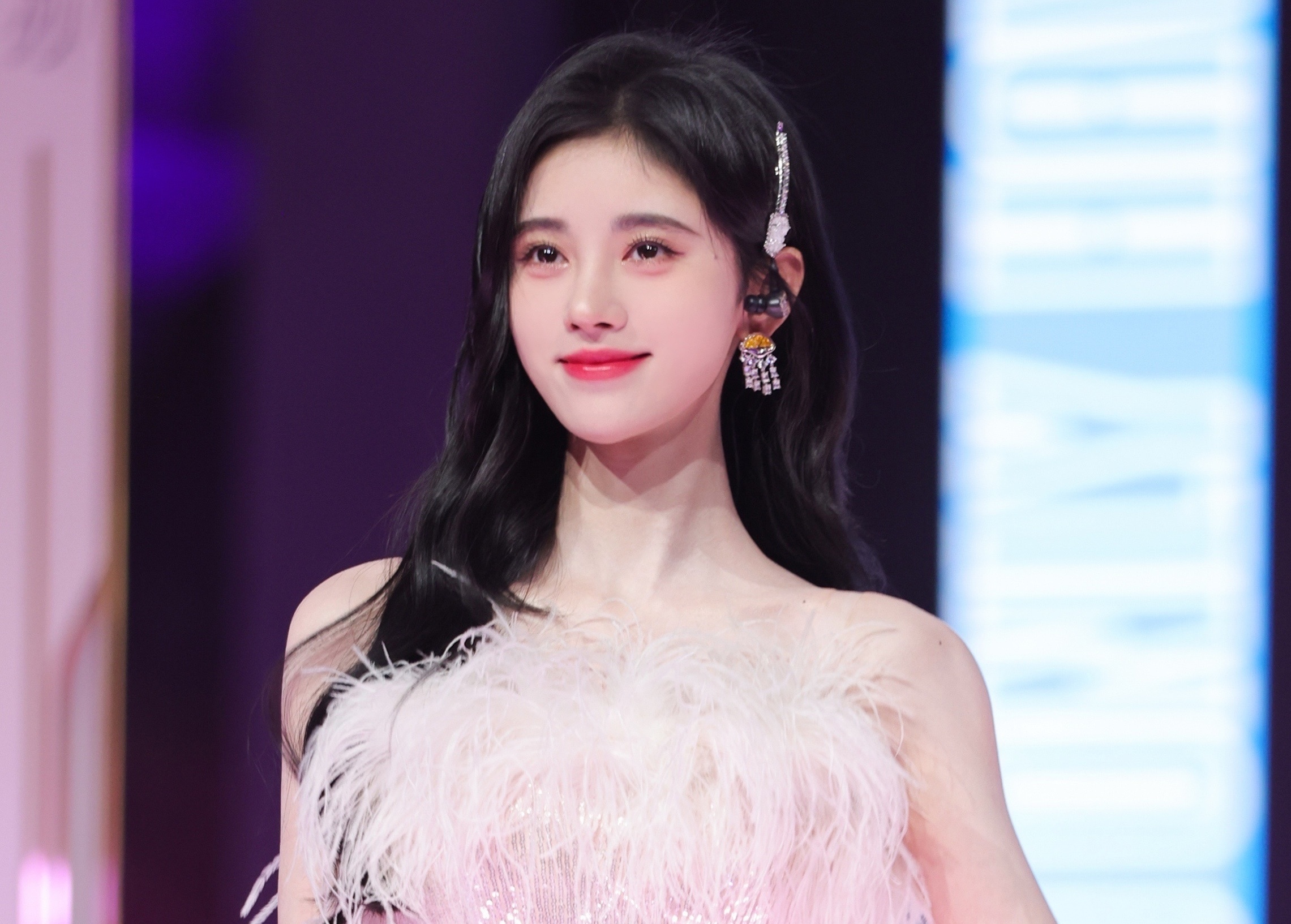 Cuc Tinh Y hat de den de di anh 3