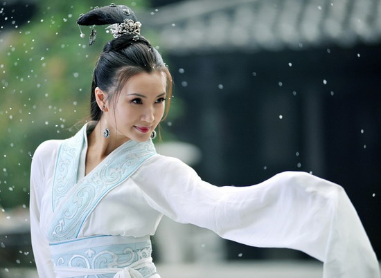 Nguoi dep Tran Hao gay tranh cai khi duoc phong ham giao su hinh anh