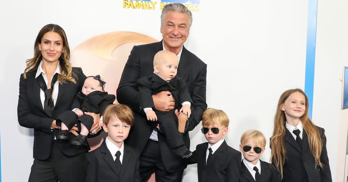 Alec Baldwin va 6 con anh 1