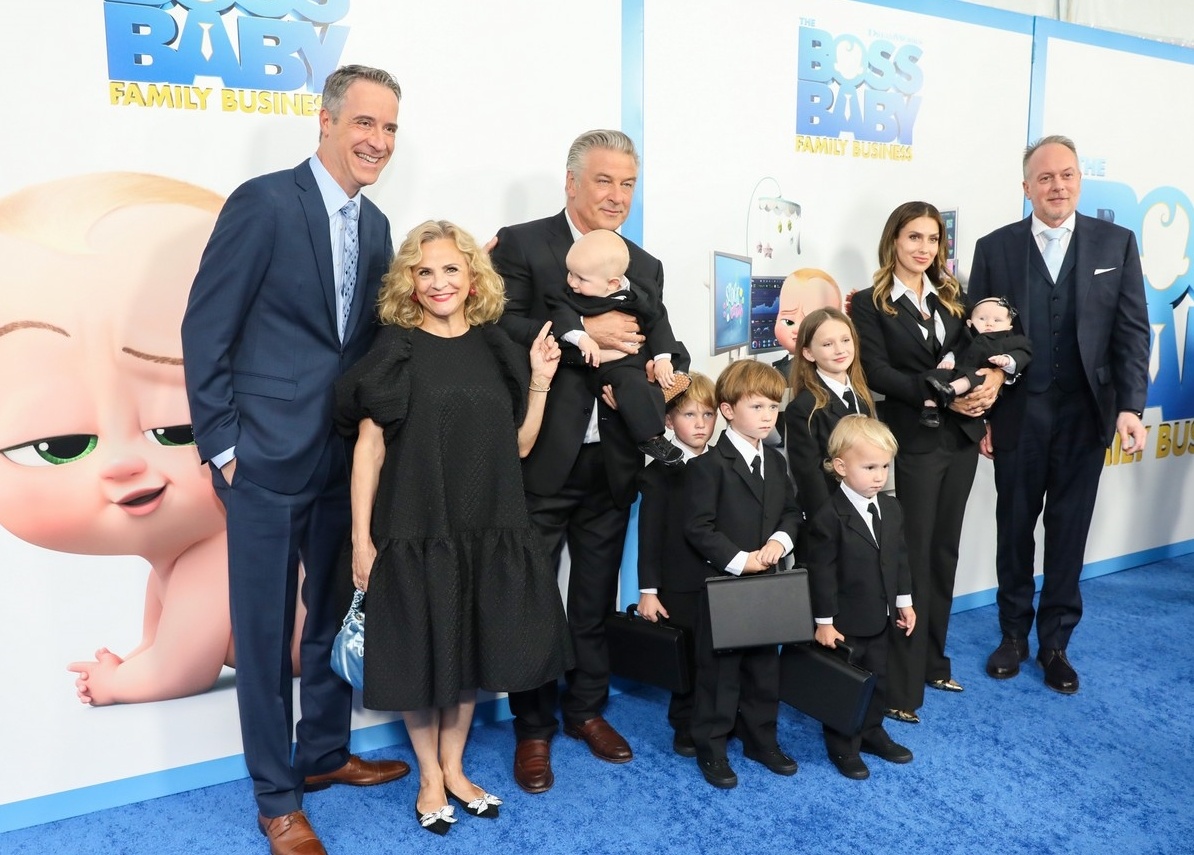 Alec Baldwin va 6 con anh 4