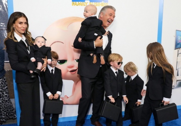 Tai tu Alec Baldwin dua 6 con toi tham do hinh anh