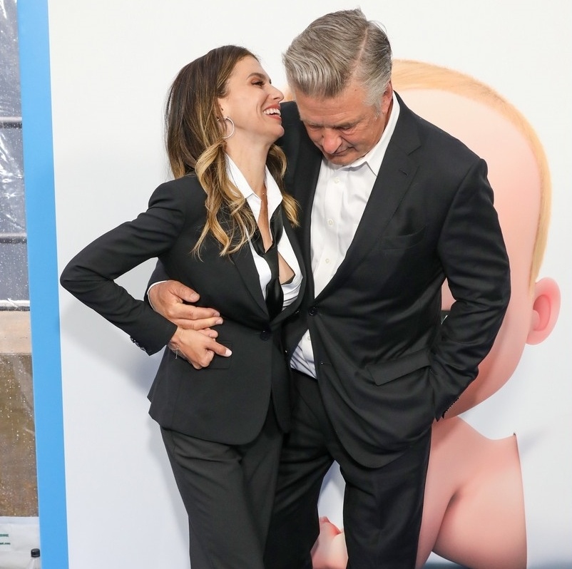 Alec Baldwin va 6 con anh 8