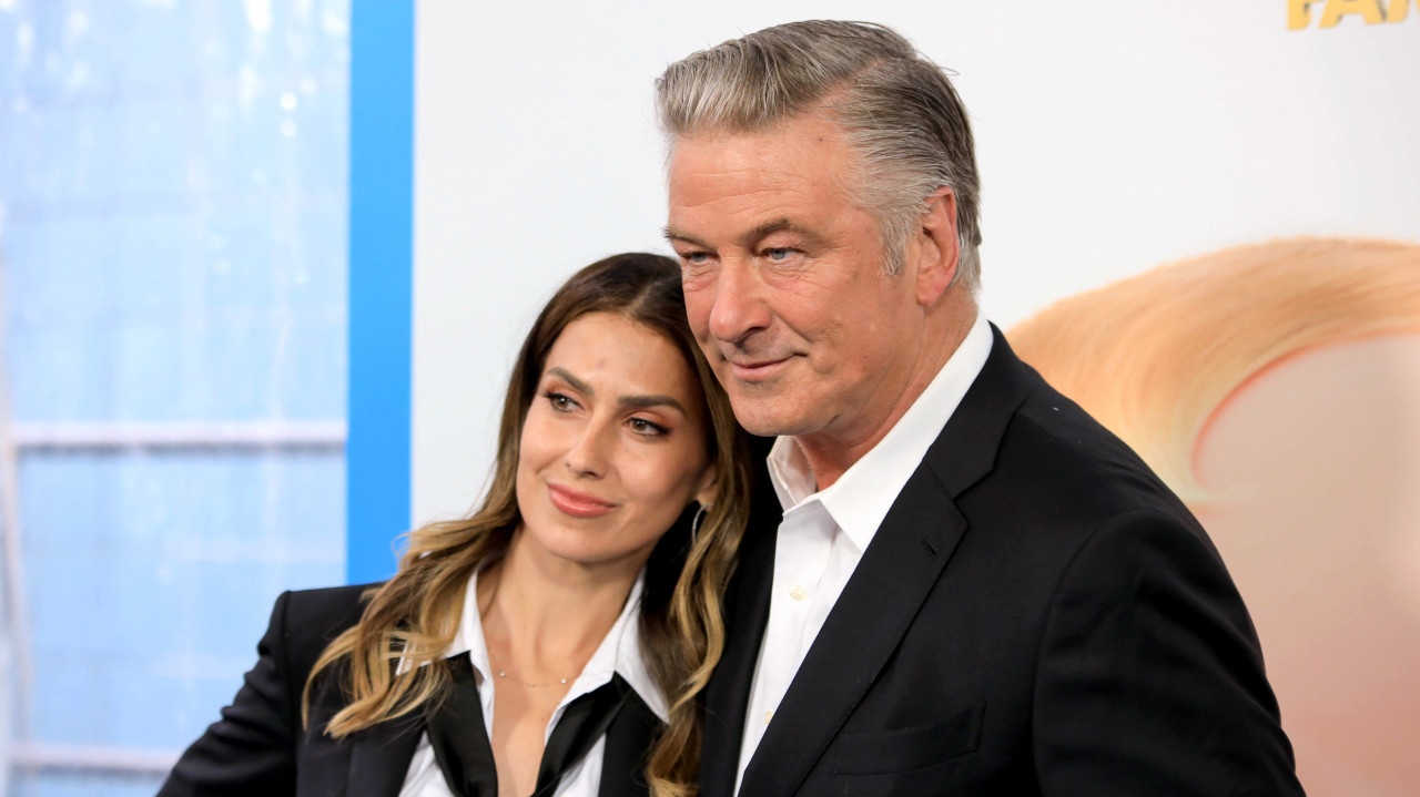 Alec Baldwin va 6 con anh 9