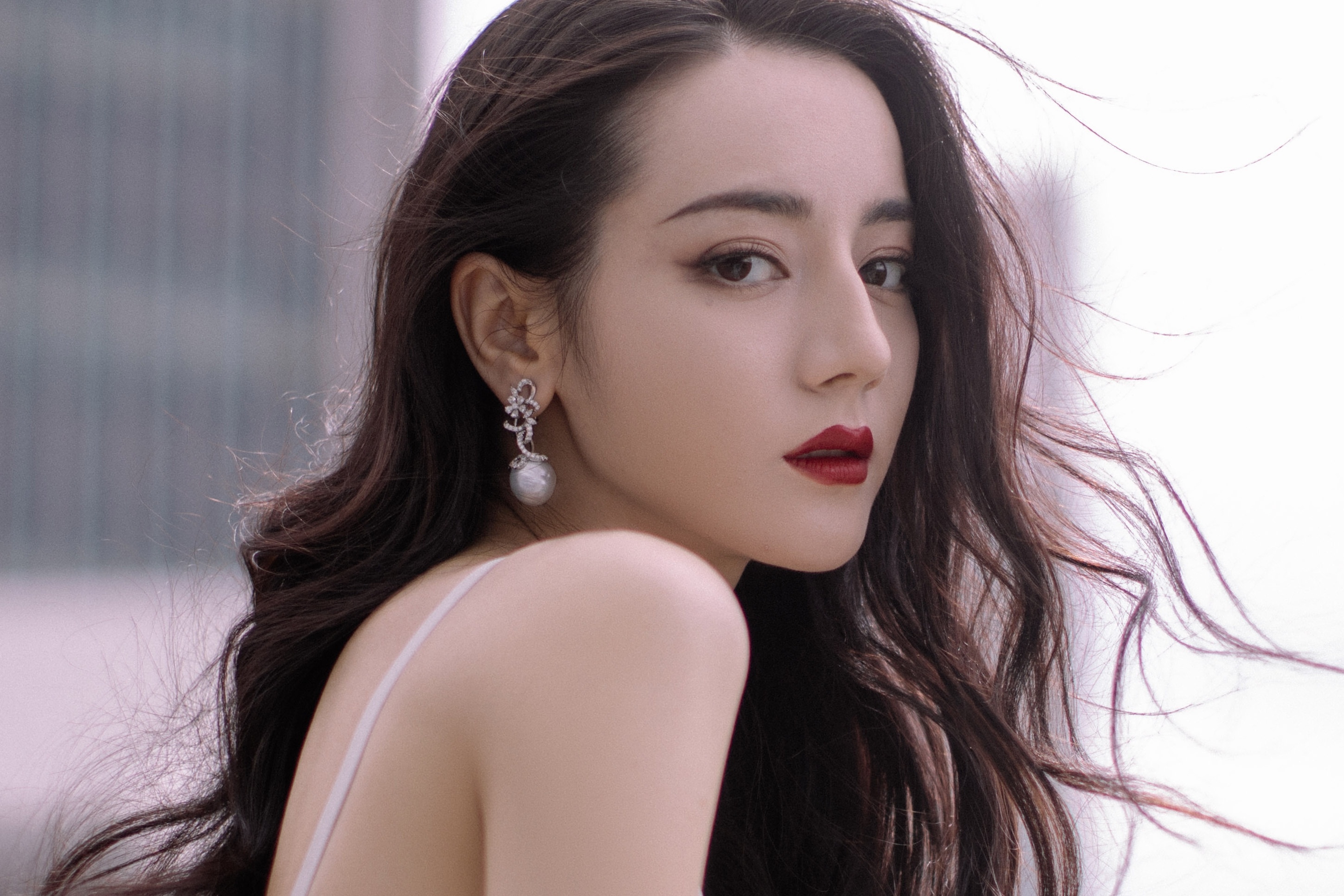 Dich Le Nhiet Ba, Angelababy doi dau hinh anh