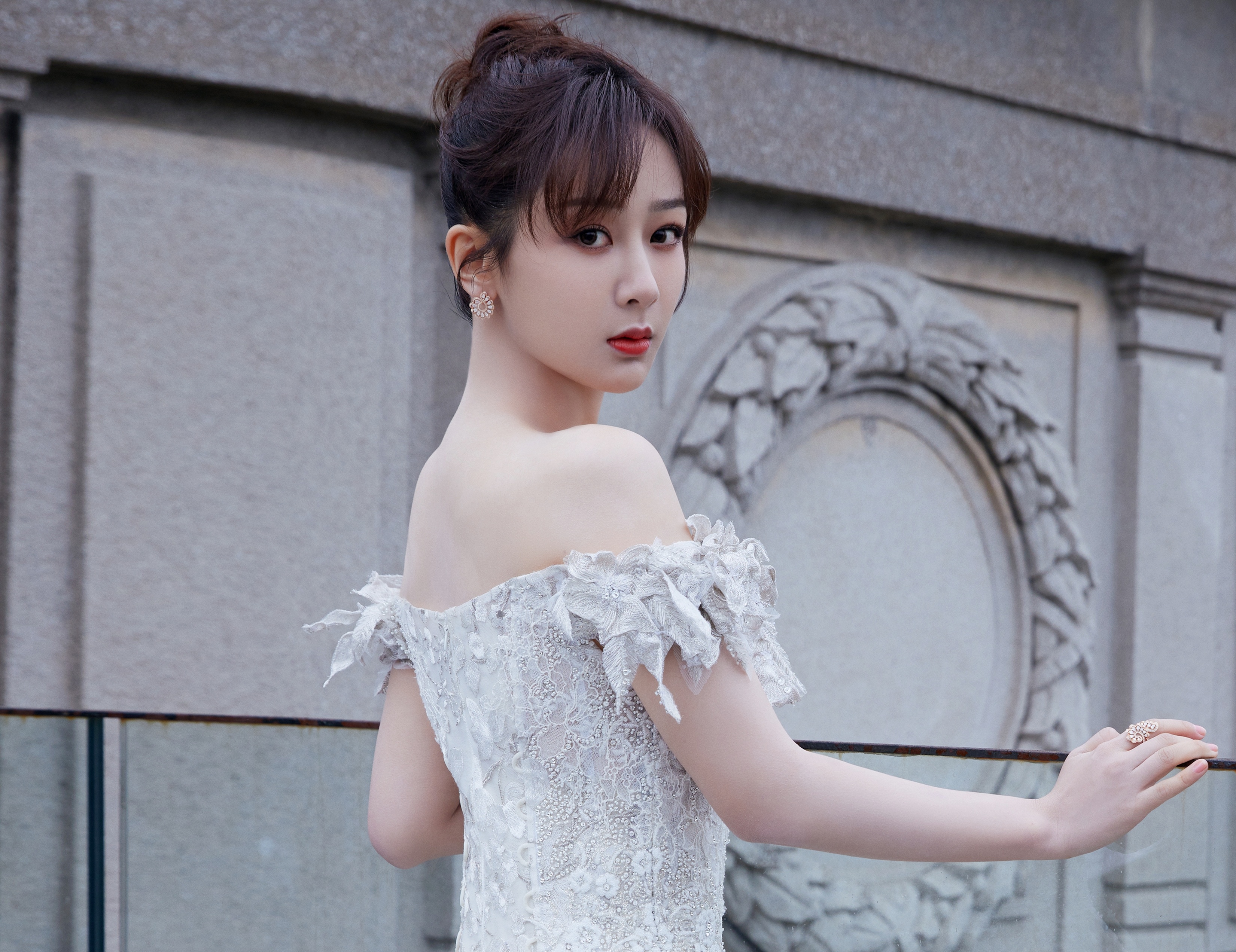 Dich Le Nhiet Ba ngu giao ky anh 4