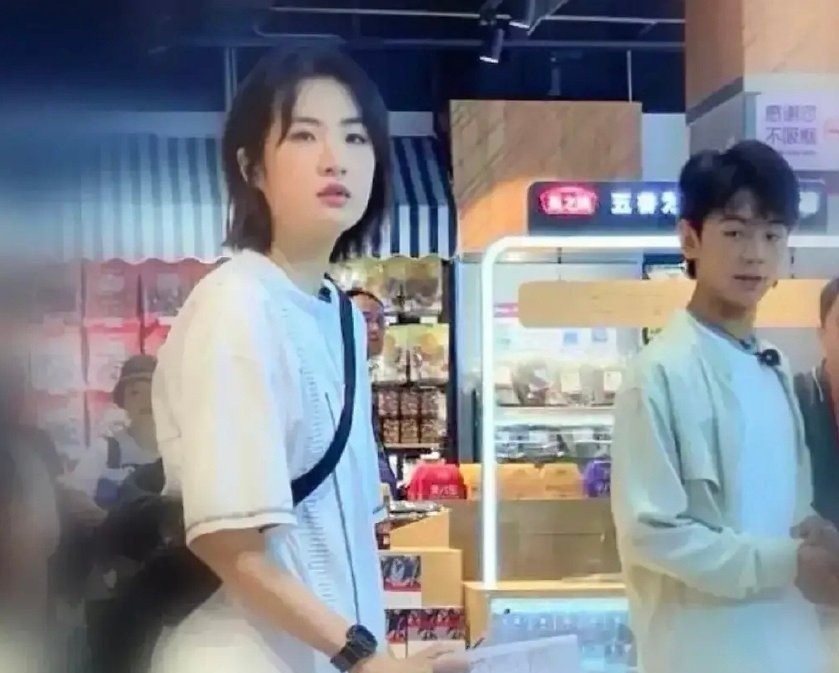 Ai nu tap doan Huawei an mac xue xoa tham gia show hinh anh