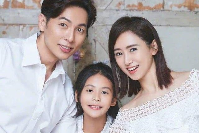 Hoa hau ATV Ong Hong xa chong con hon mot nam vi dich hinh anh