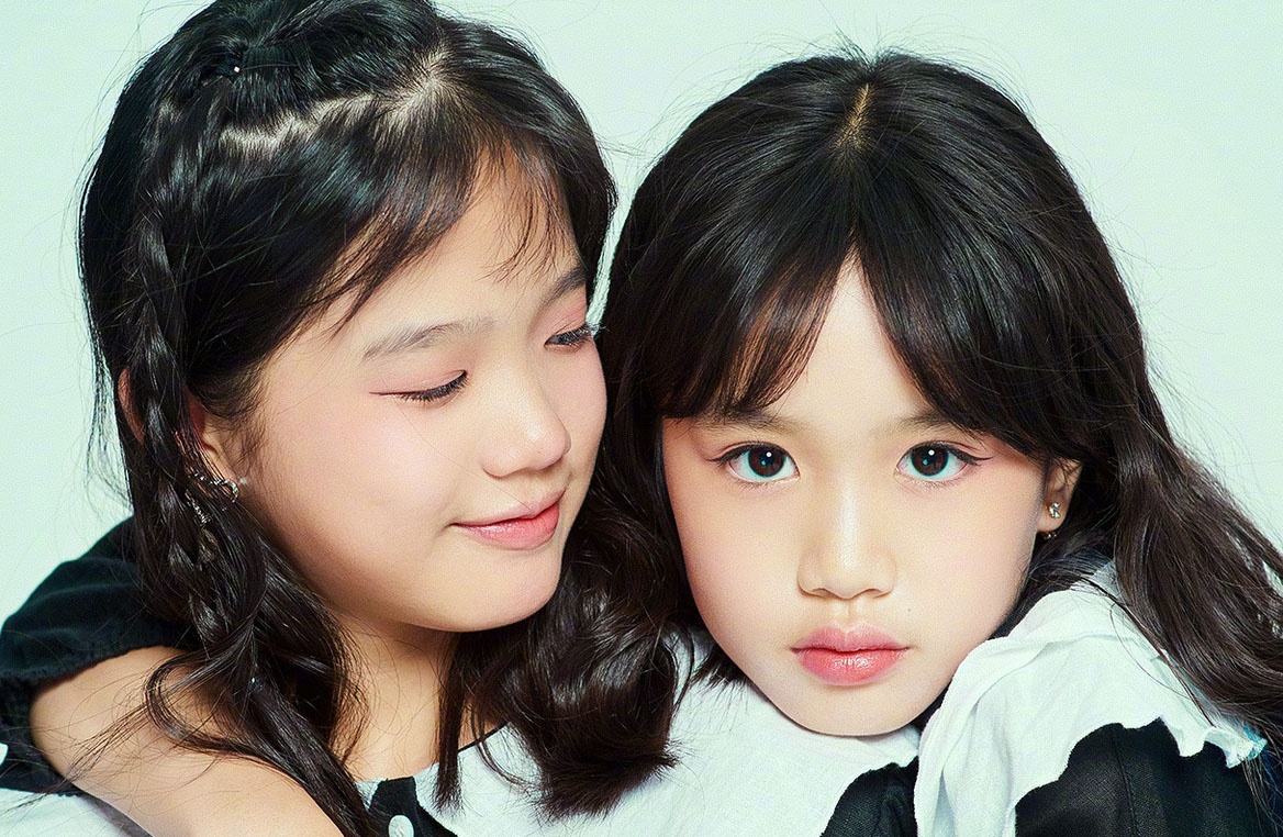 Hai con gai cua dien vien goc Viet Chung Le De hinh anh