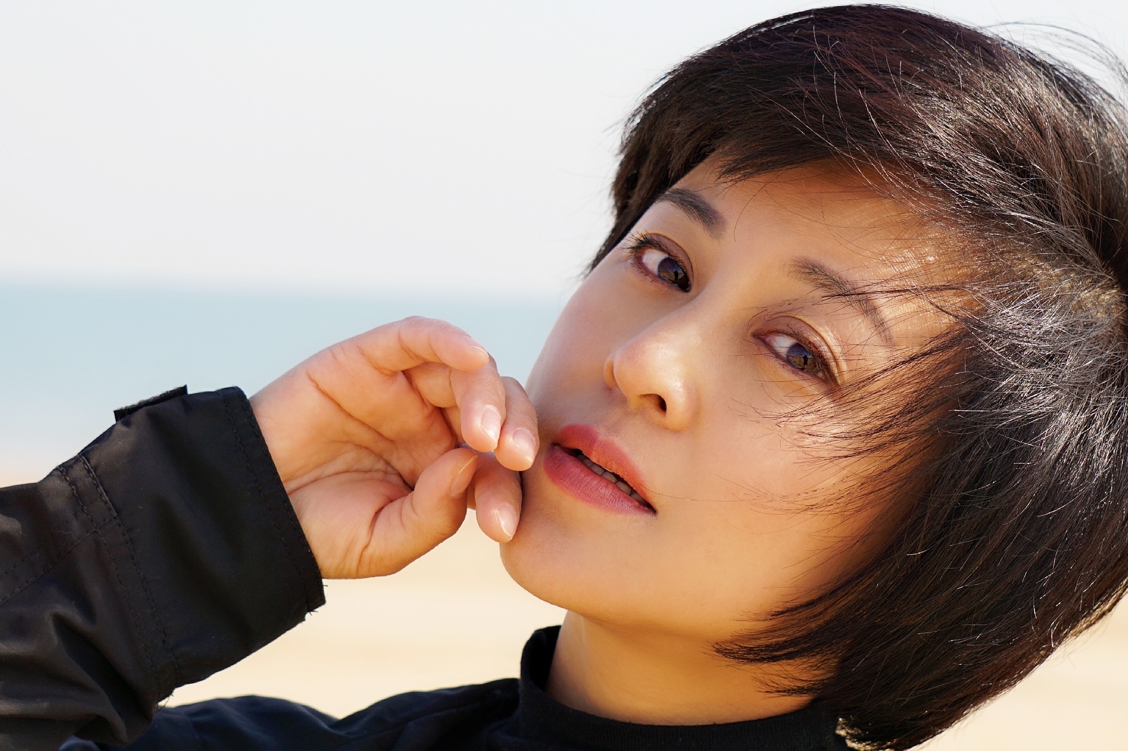 Dien vien 'Hoan Chau cach cach' - nguoi la giam doc, nguoi lam bao ve hinh anh