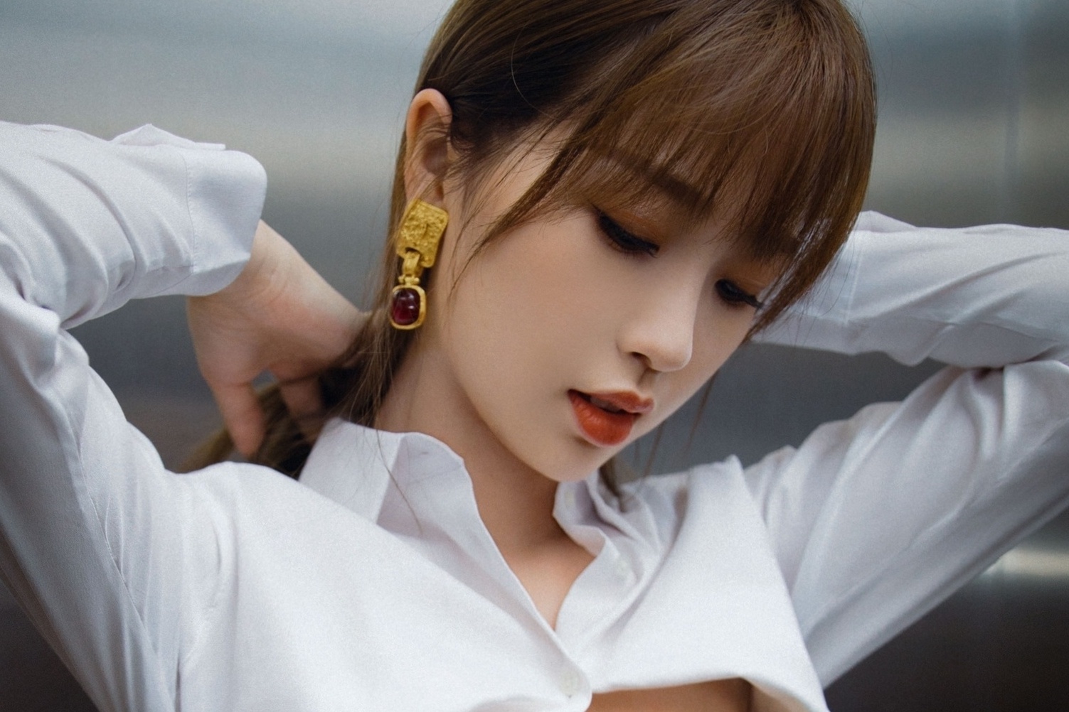 Nhieu ca si tre Trung Quoc lam thu ngan, hat dao hinh anh