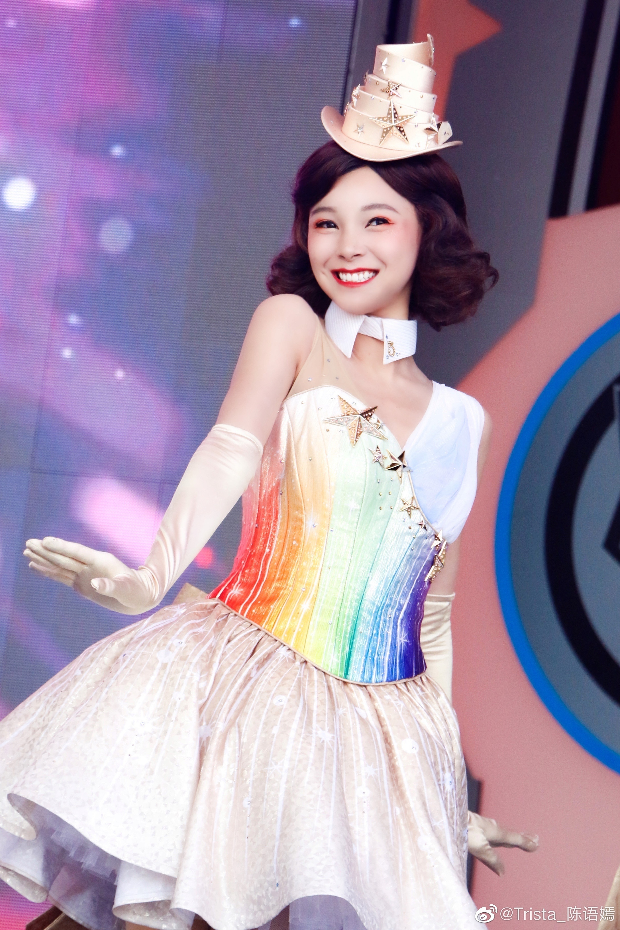 ca si Trung Quoc lam thu ngan anh 4