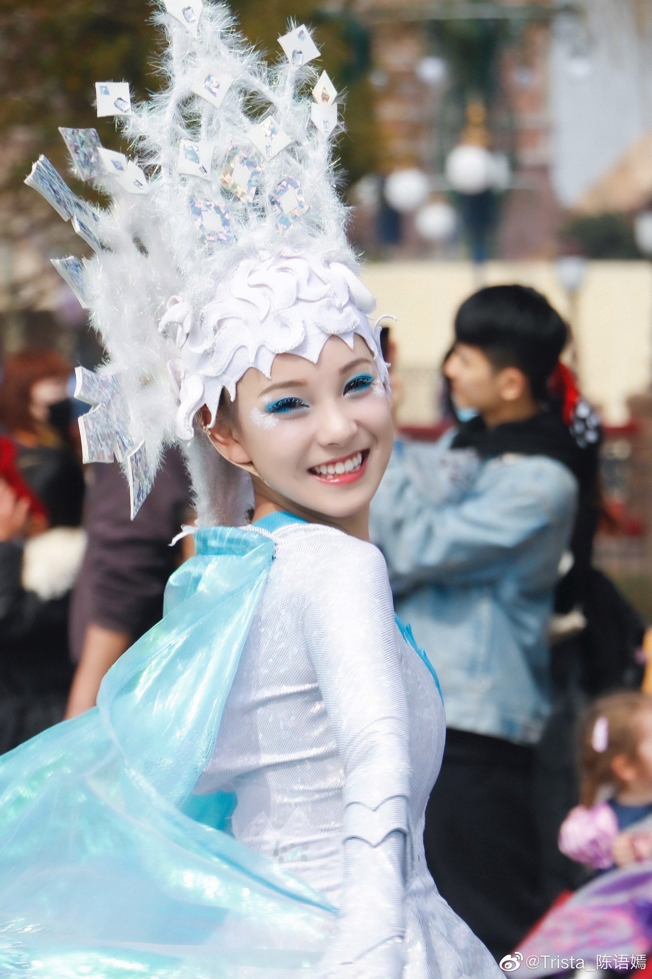 ca si Trung Quoc lam thu ngan anh 3