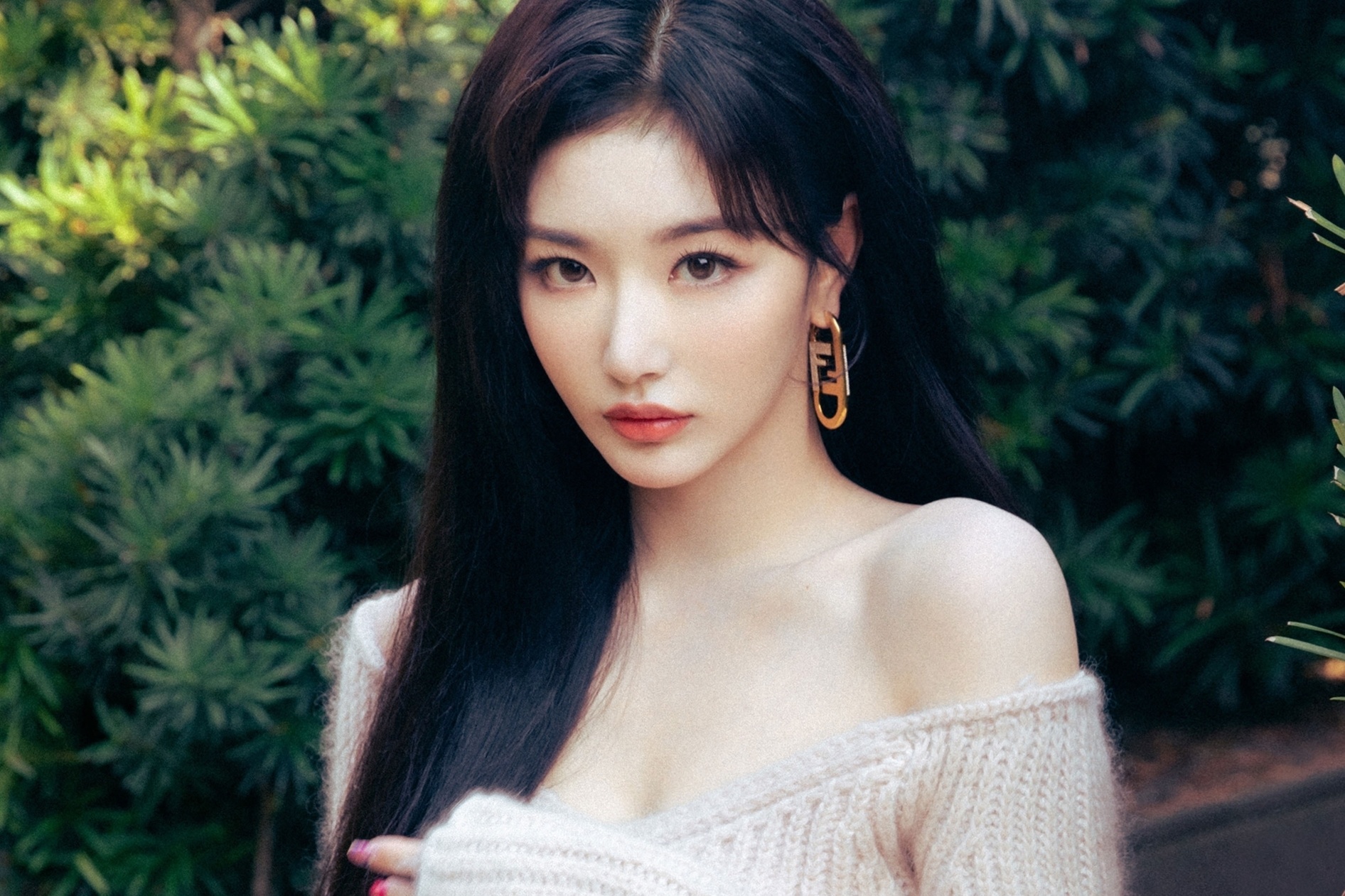 Sac voc noi troi, Khong Tuyet Nhi van chat vat o showbiz hinh anh