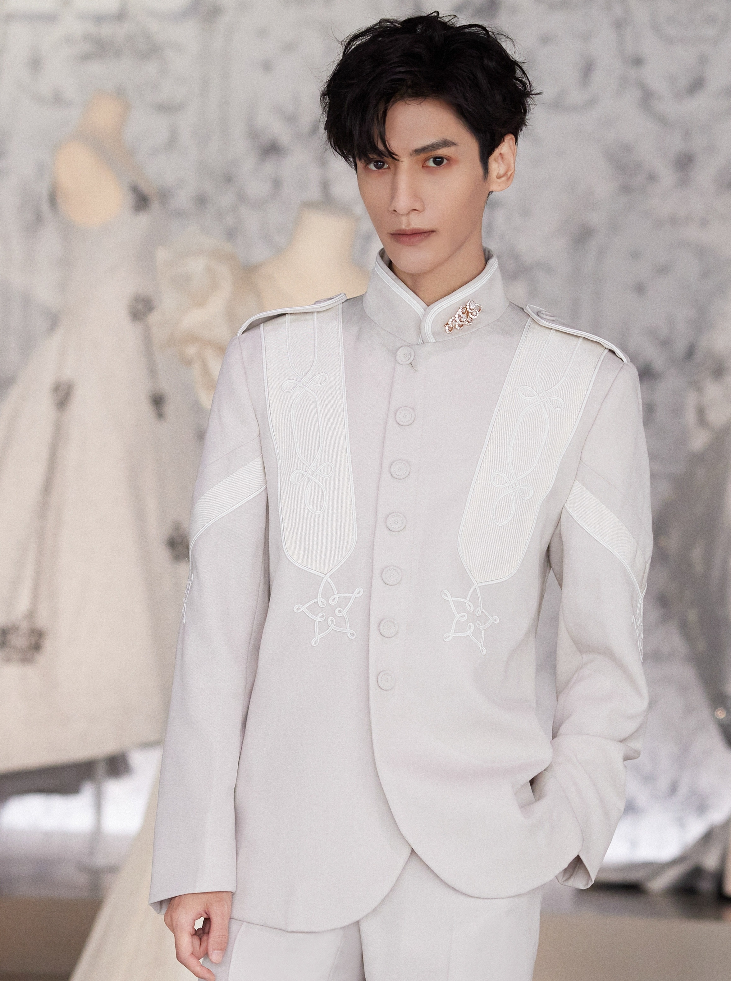 Trieu Le Dinh canh diem trong su kien thoi trang anh 18