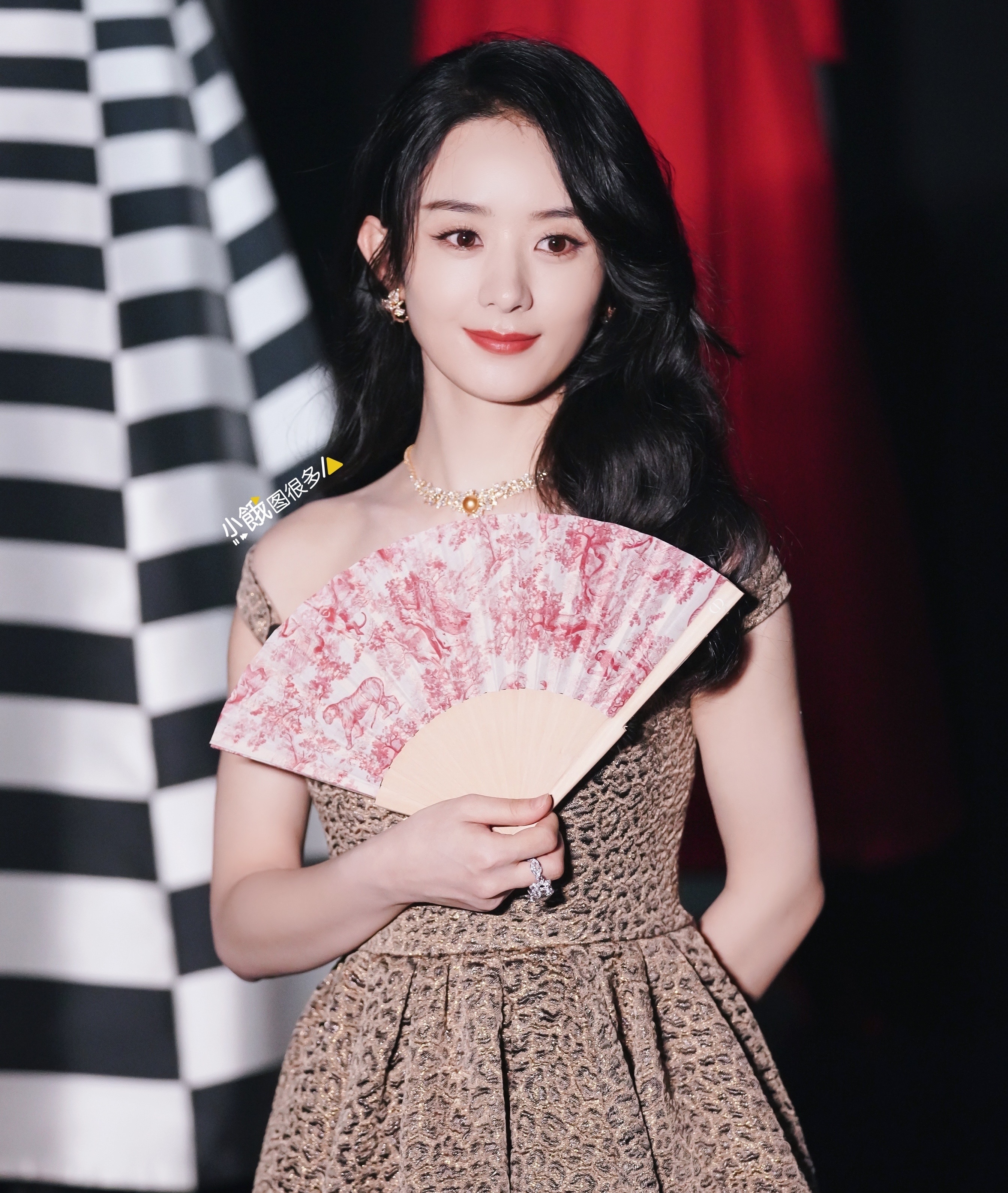 Trieu Le Dinh canh diem trong su kien thoi trang anh 1