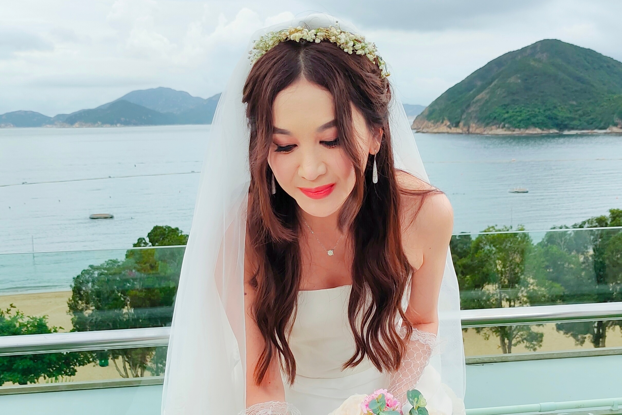 On Bich Ha mac vay cuoi trong sinh nhat hinh anh