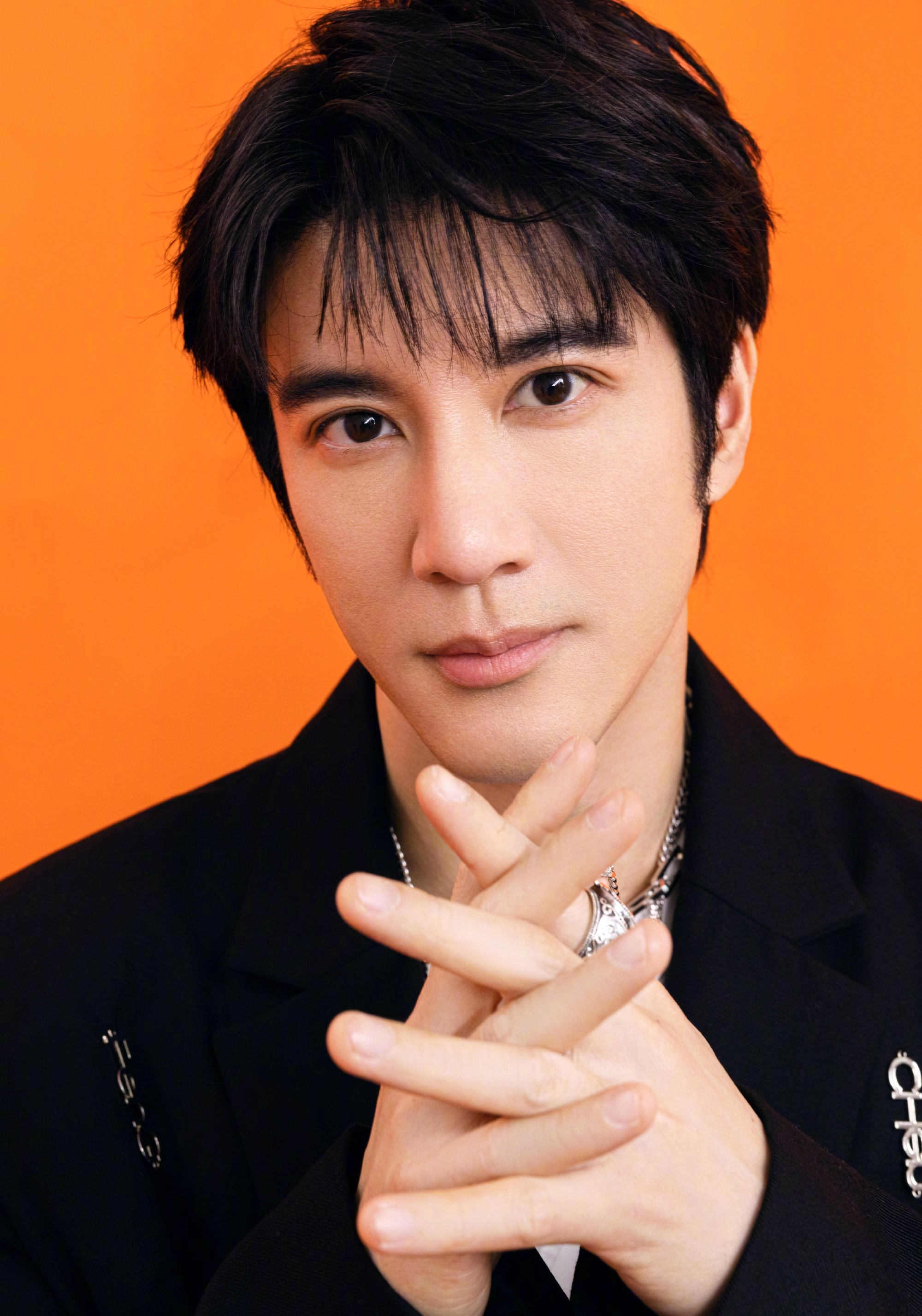 Vương Lực Hoành livestream cạo râu ảnh 2 Vuong Luc Hoanh livestream cao rau anh 2