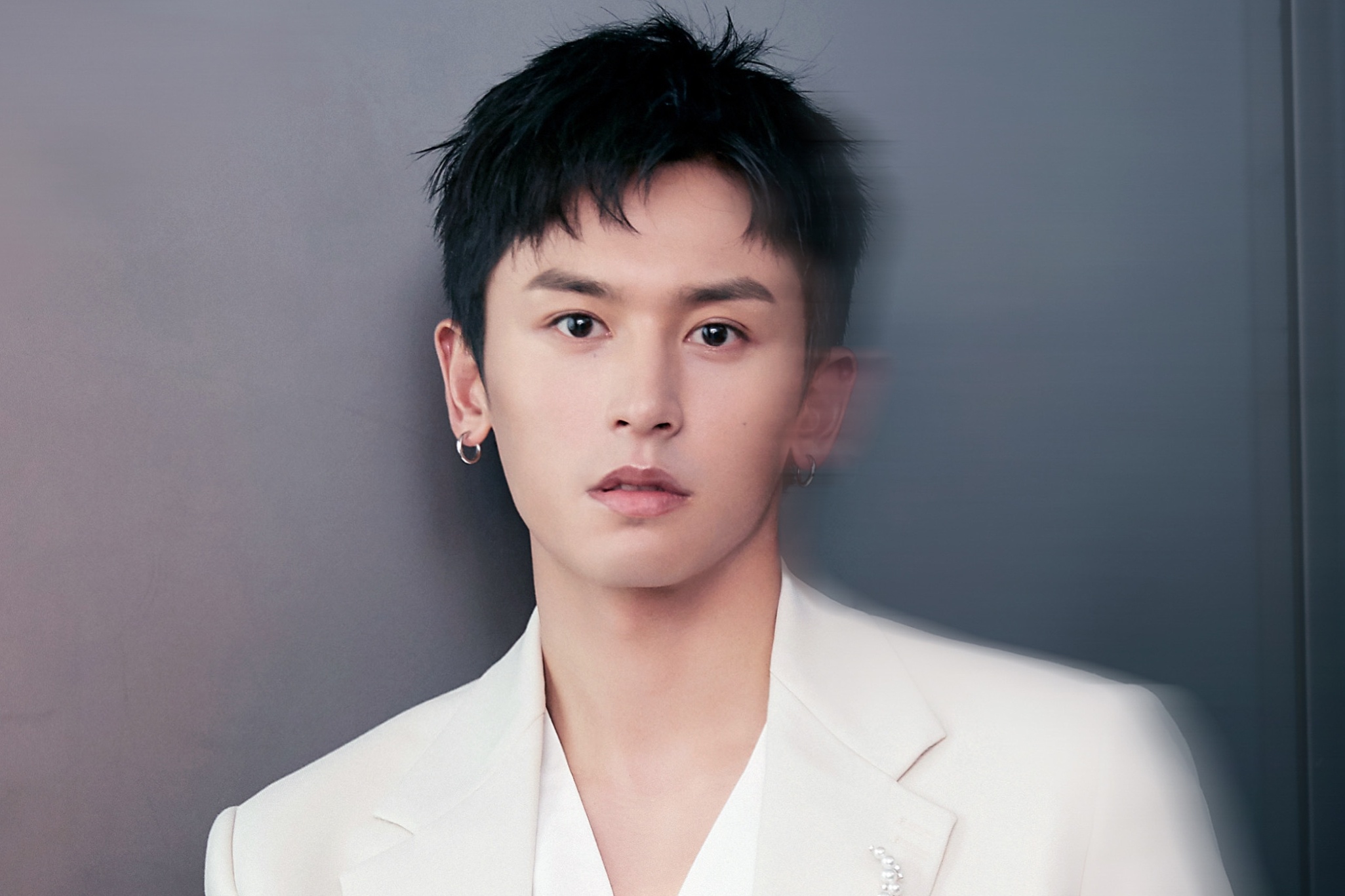 Nam dien vien bi 27 nhan hang cham dut hop dong trong 4 tieng hinh anh