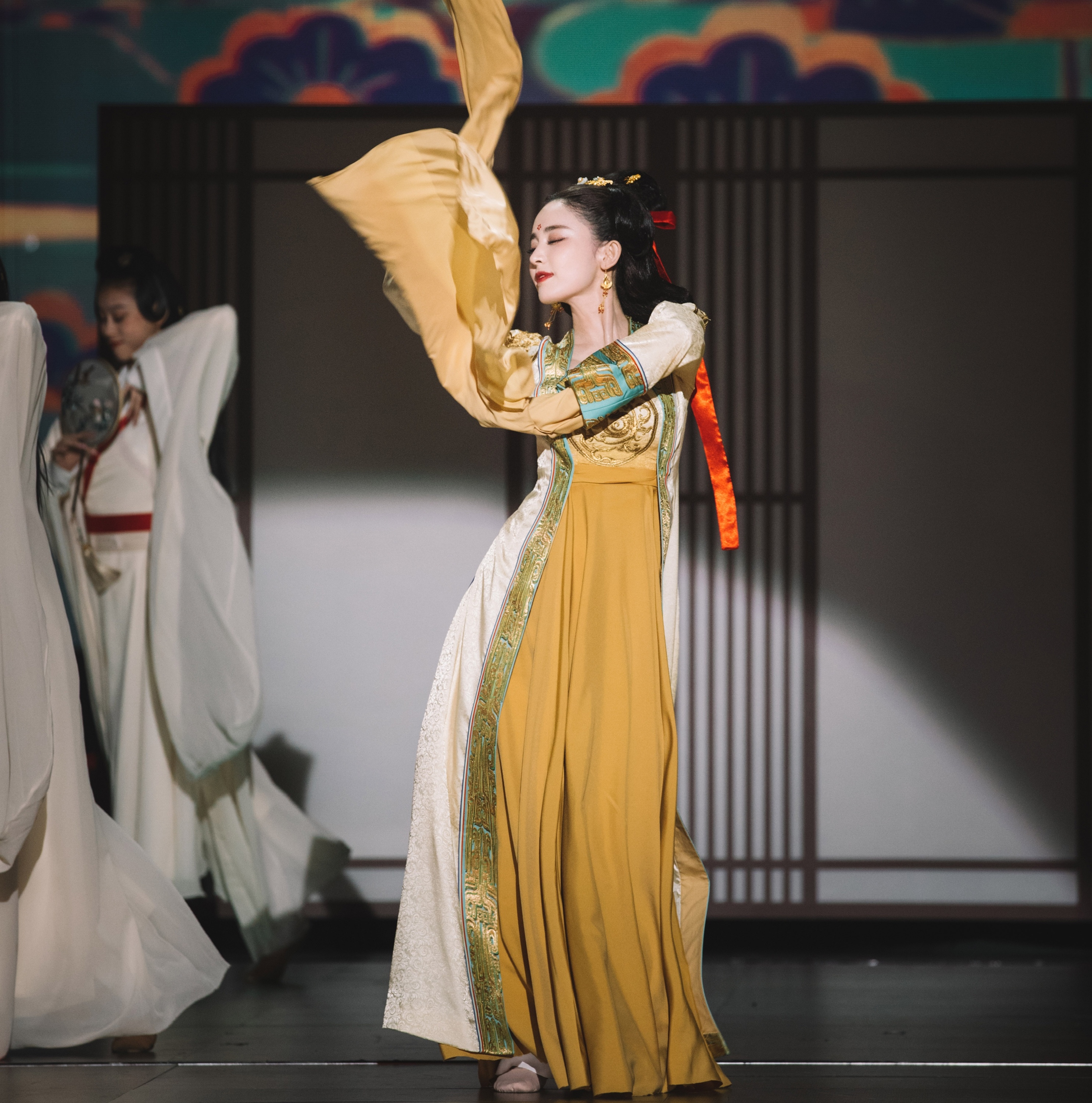 My nhan Tan Cuong Co Luc Na Trat anh 9