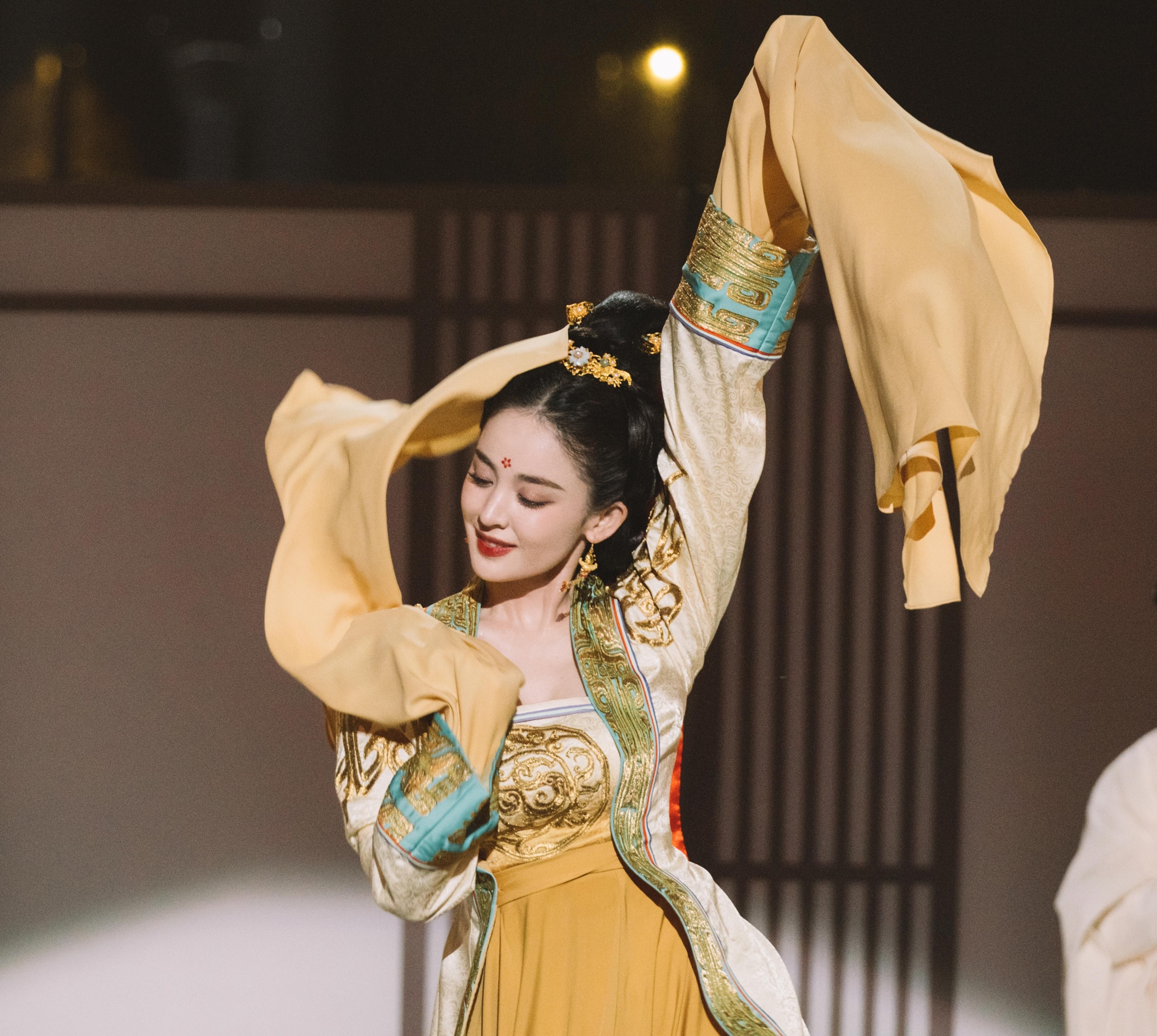 My nhan Tan Cuong Co Luc Na Trat anh 6