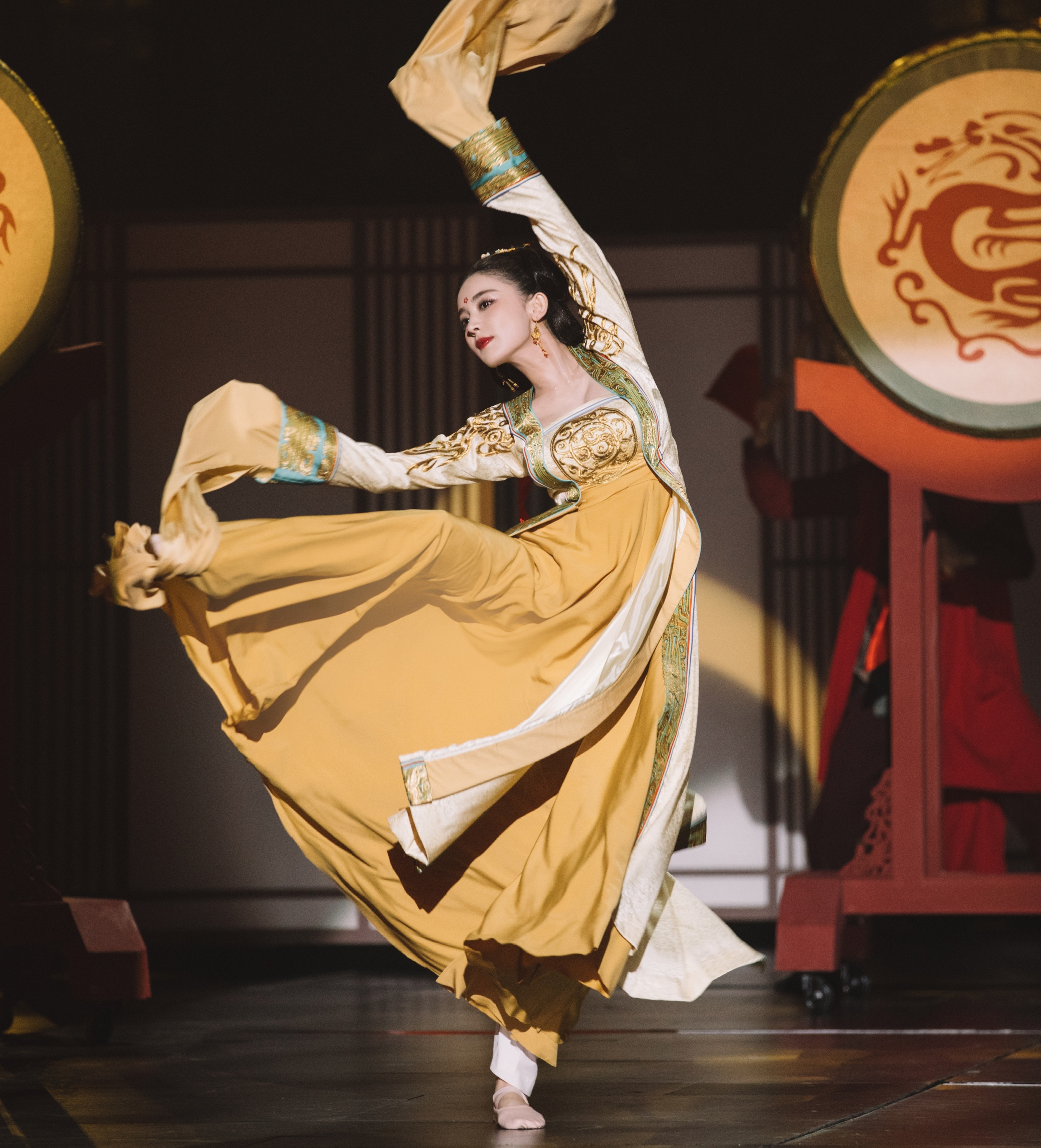 My nhan Tan Cuong Co Luc Na Trat anh 8