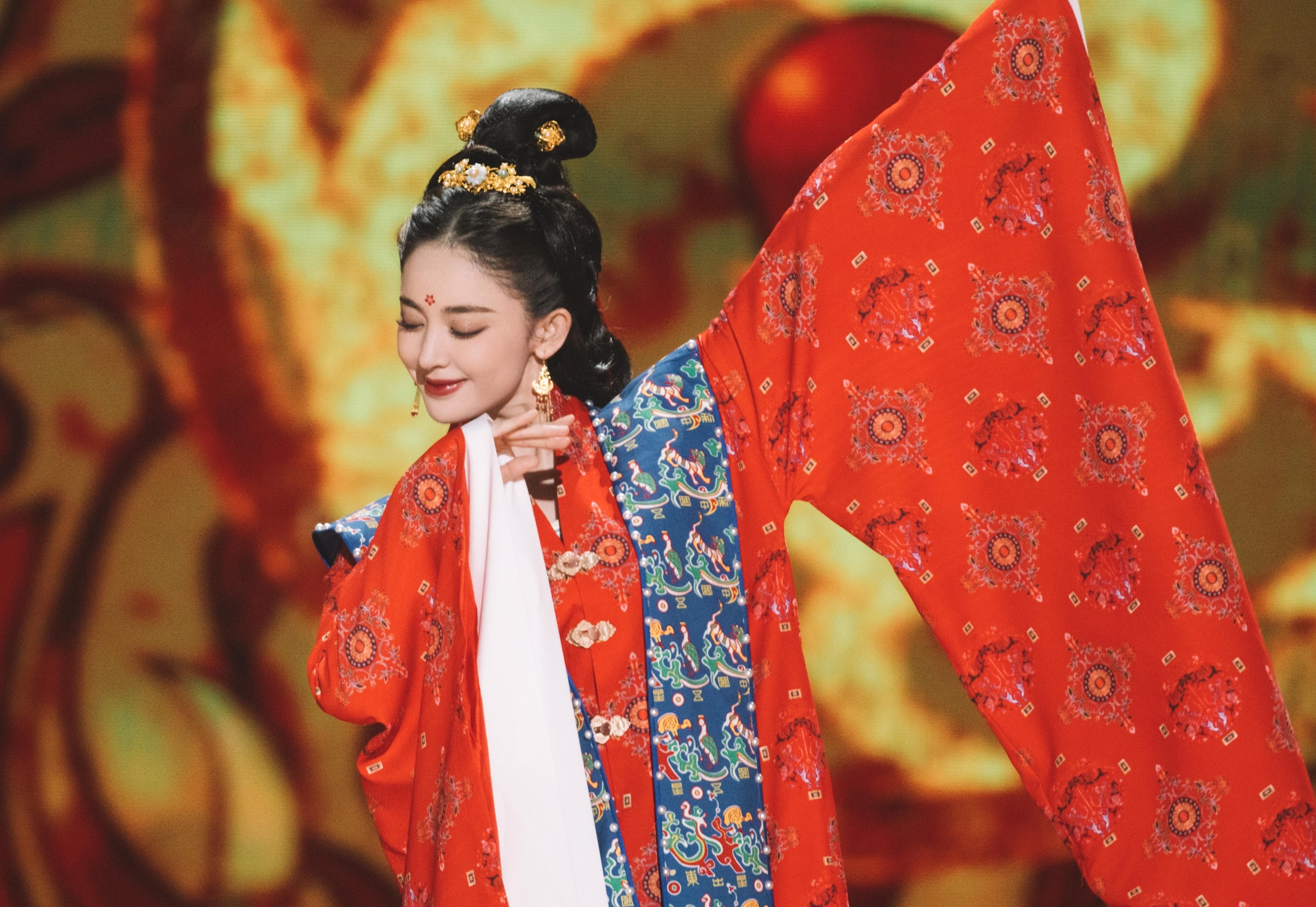 My nhan Tan Cuong Co Luc Na Trat anh 3