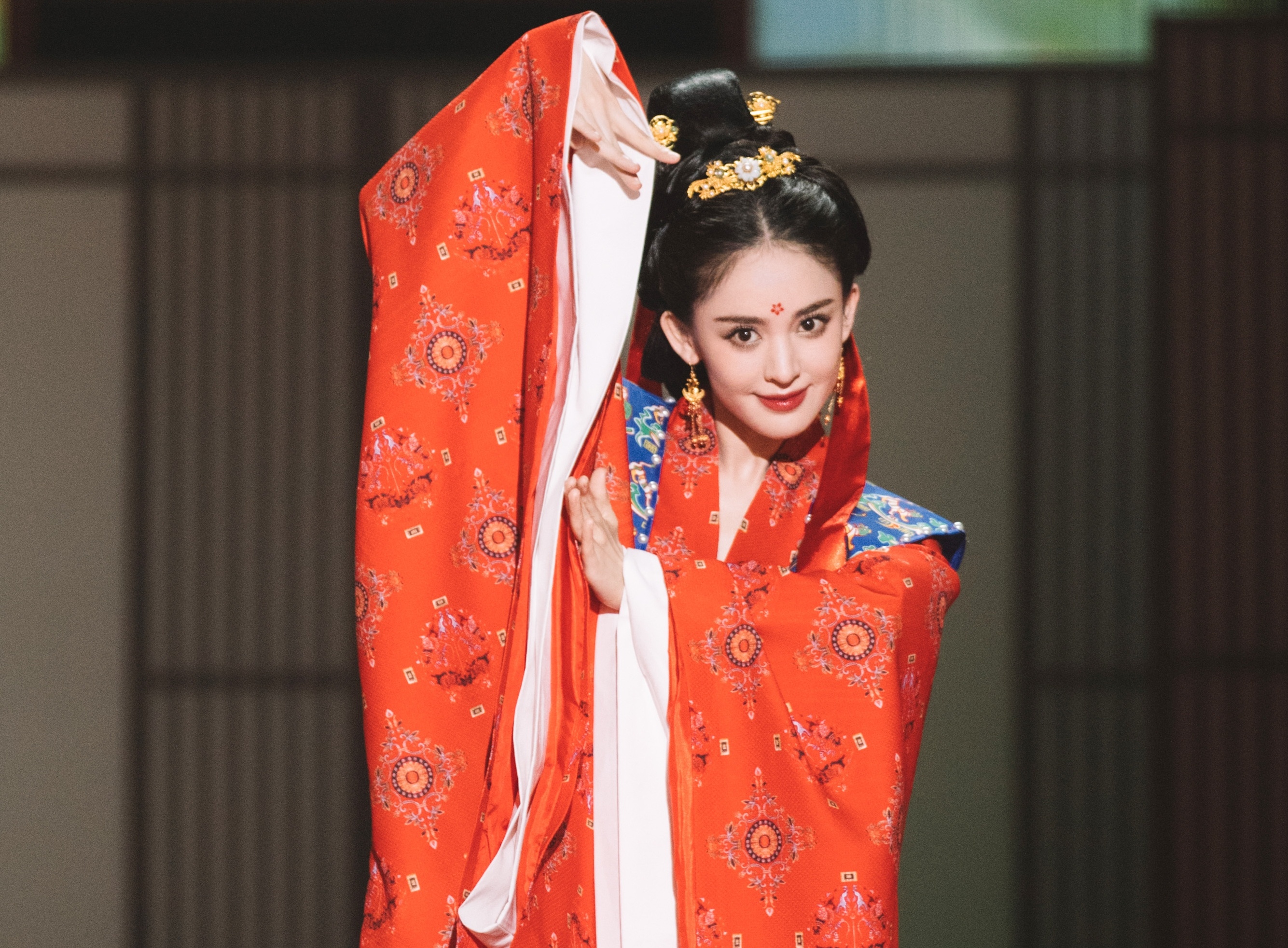 My nhan Tan Cuong Co Luc Na Trat anh 1