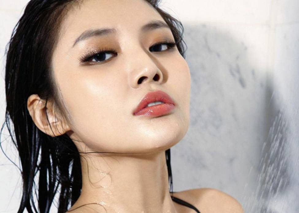 Bieu tuong goi cam dong vai me Doan Du 'Thien long bat bo' o tuoi 31 hinh anh