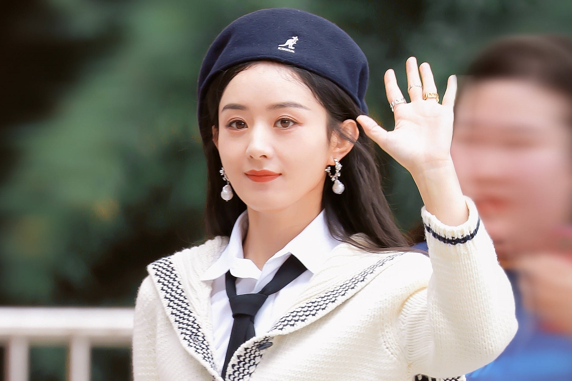 Tao hinh nu sinh o tuoi 34 cua Trieu Le Dinh hinh anh