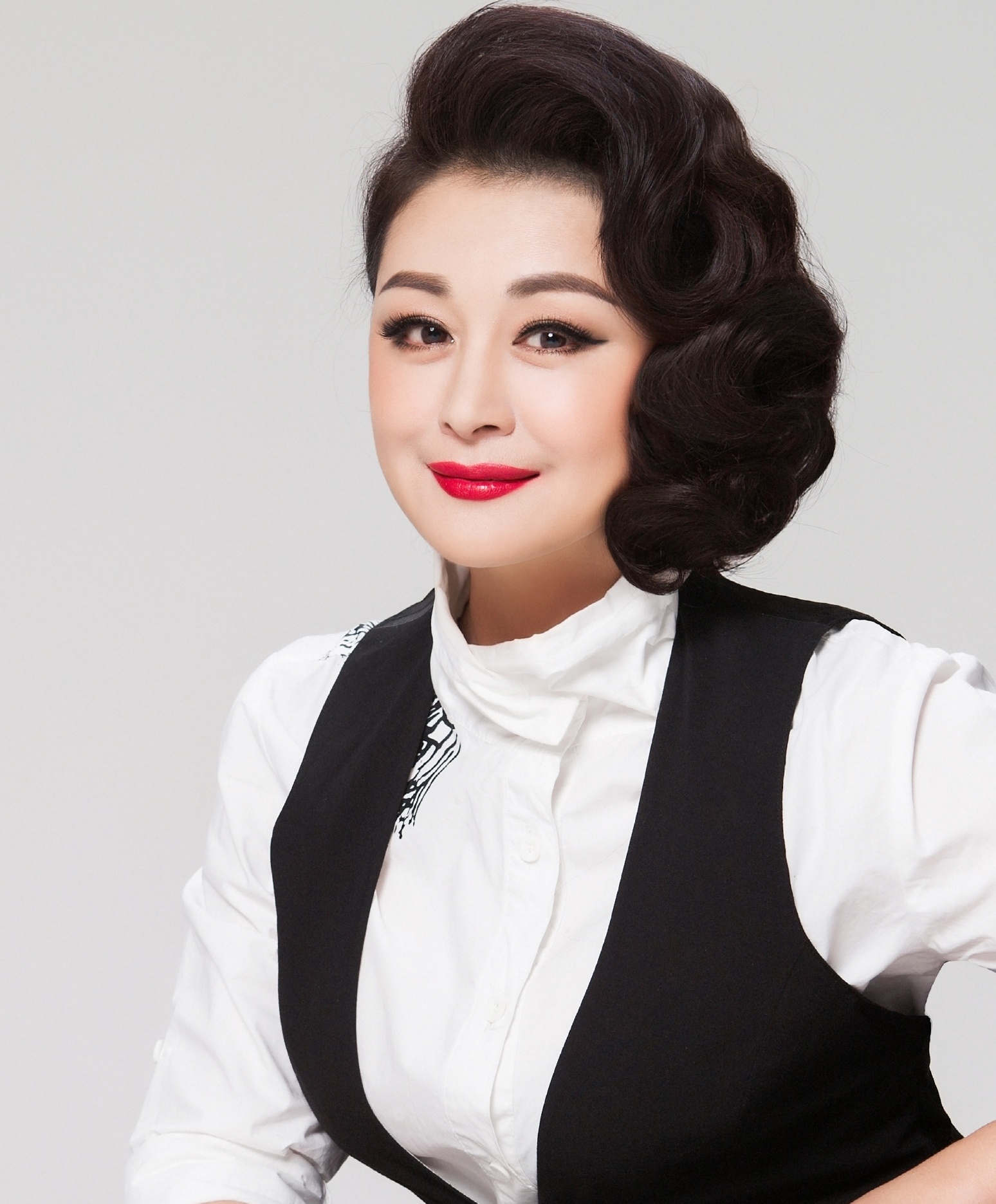 tai san nu dien vien Thuy Hu anh 1