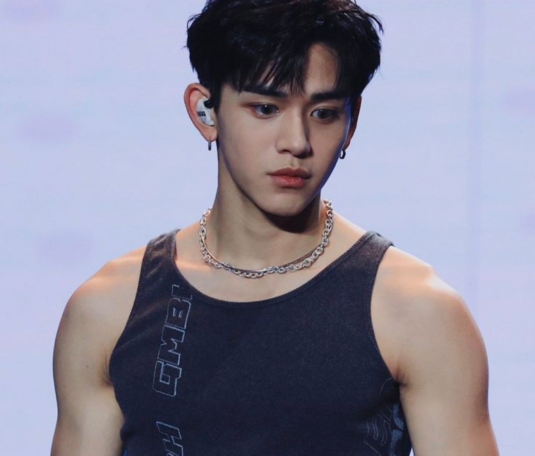 Nam ca si mat sach danh tieng o tuoi 22 vi scandal tinh duc hinh anh