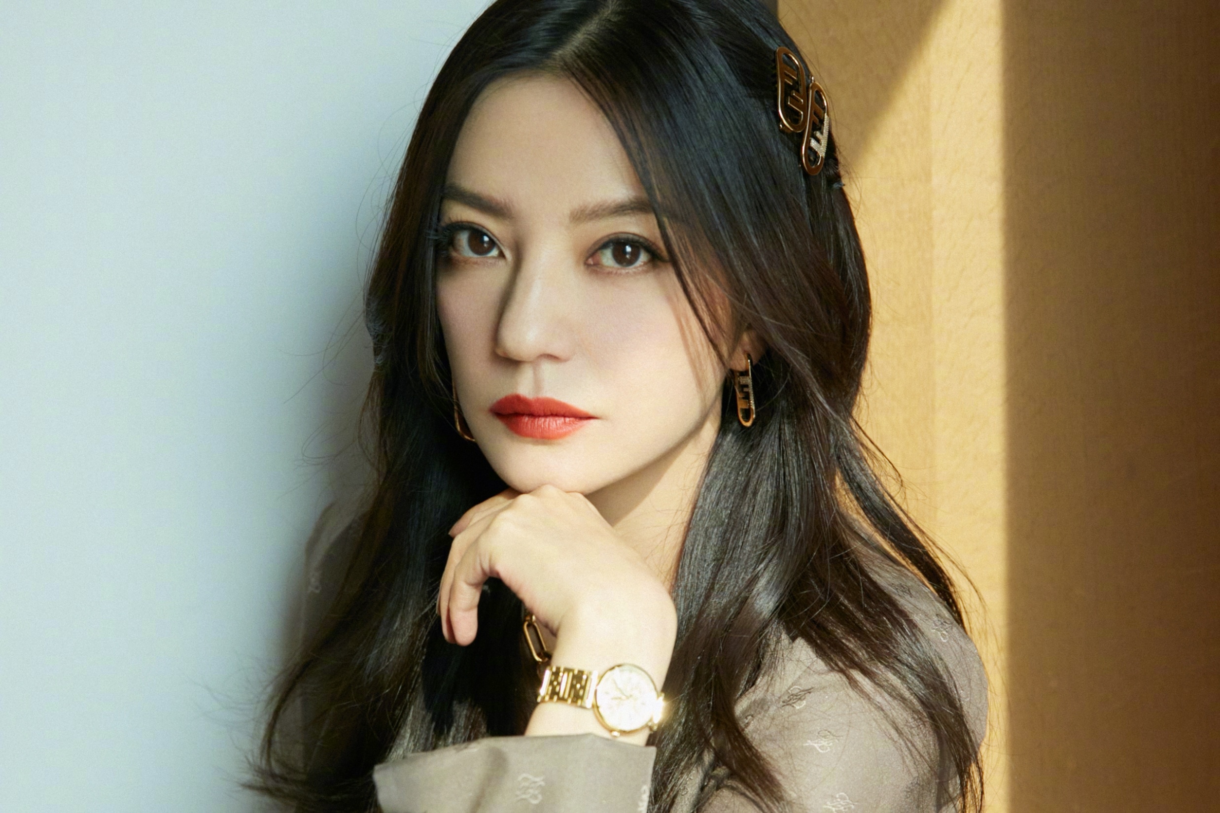 Trieu Vy bi xoa ten khoi phim Hoan Chau cach cach anh 2