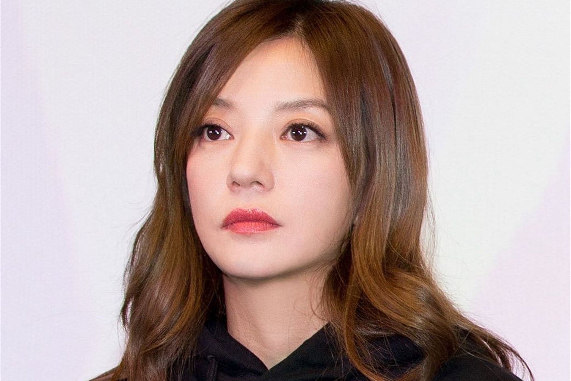 Trieu Vy bi xoa ten khoi cac giai thuong hinh anh