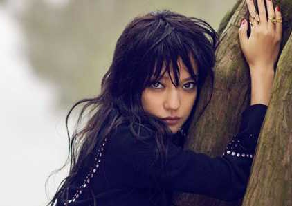 Chong ty phu o dau trong luc Trieu Vy dieu dung? hinh anh