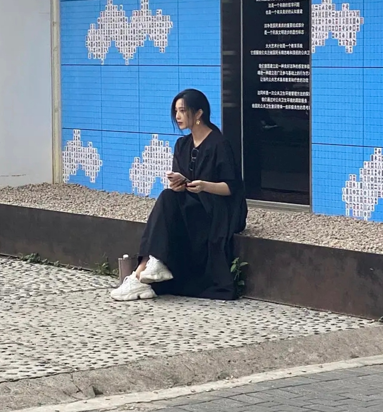 Pham Bang Bang ngoi ben duong anh 1