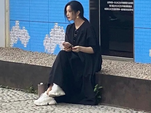 Buc anh Pham Bang Bang ngoi le duong gay chu y hinh anh