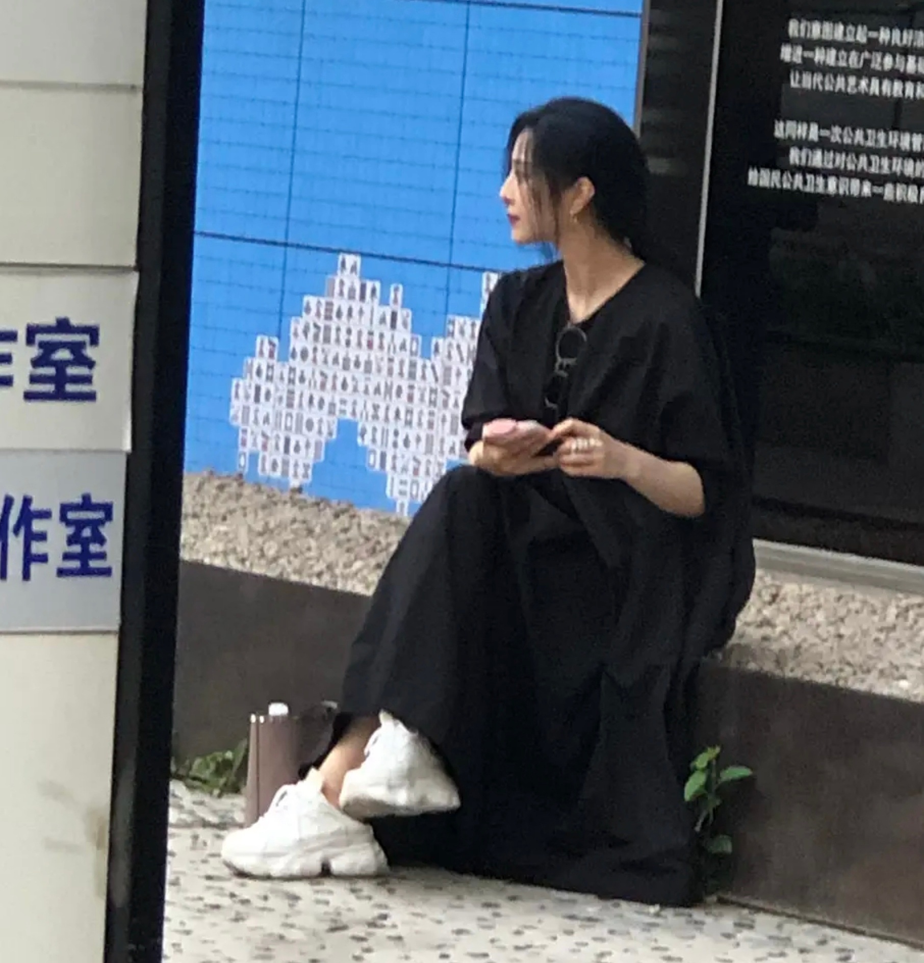 Pham Bang Bang ngoi ben duong anh 2