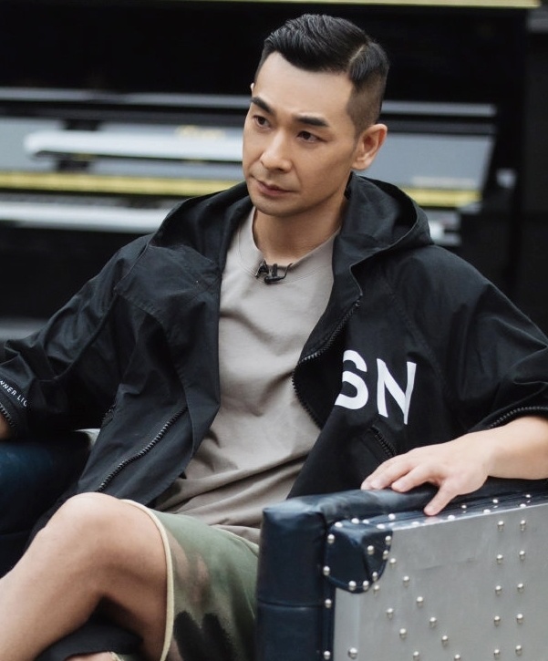 Trieu Van Trac tham gia show giai tri anh 8