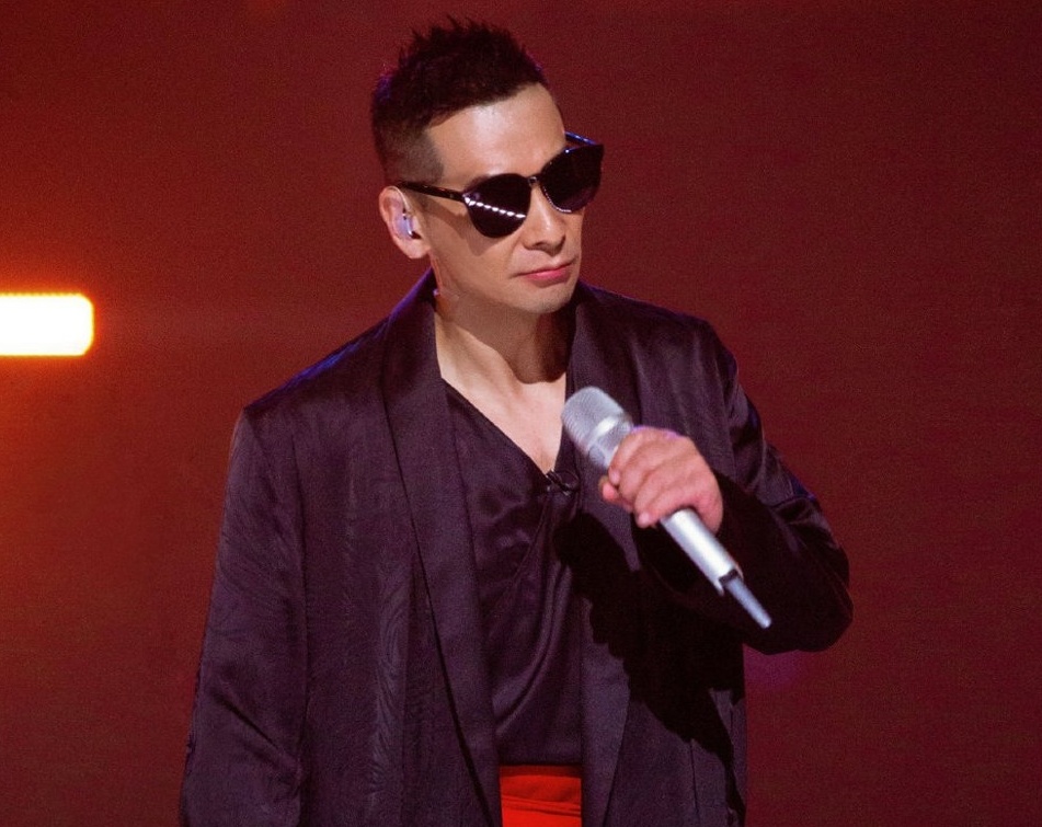 Trieu Van Trac tham gia show giai tri anh 2