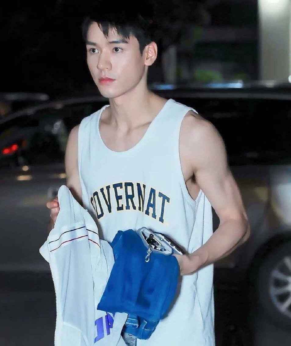 Dich Le Nhiet Ba hen ho Cung Tuan anh 4