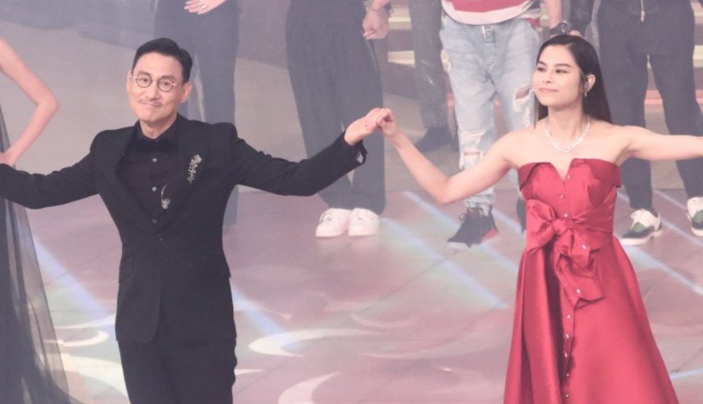 Ca than Truong Hoc Huu bieu dien tai Hoa hau Hong Kong sau 20 nam hinh anh